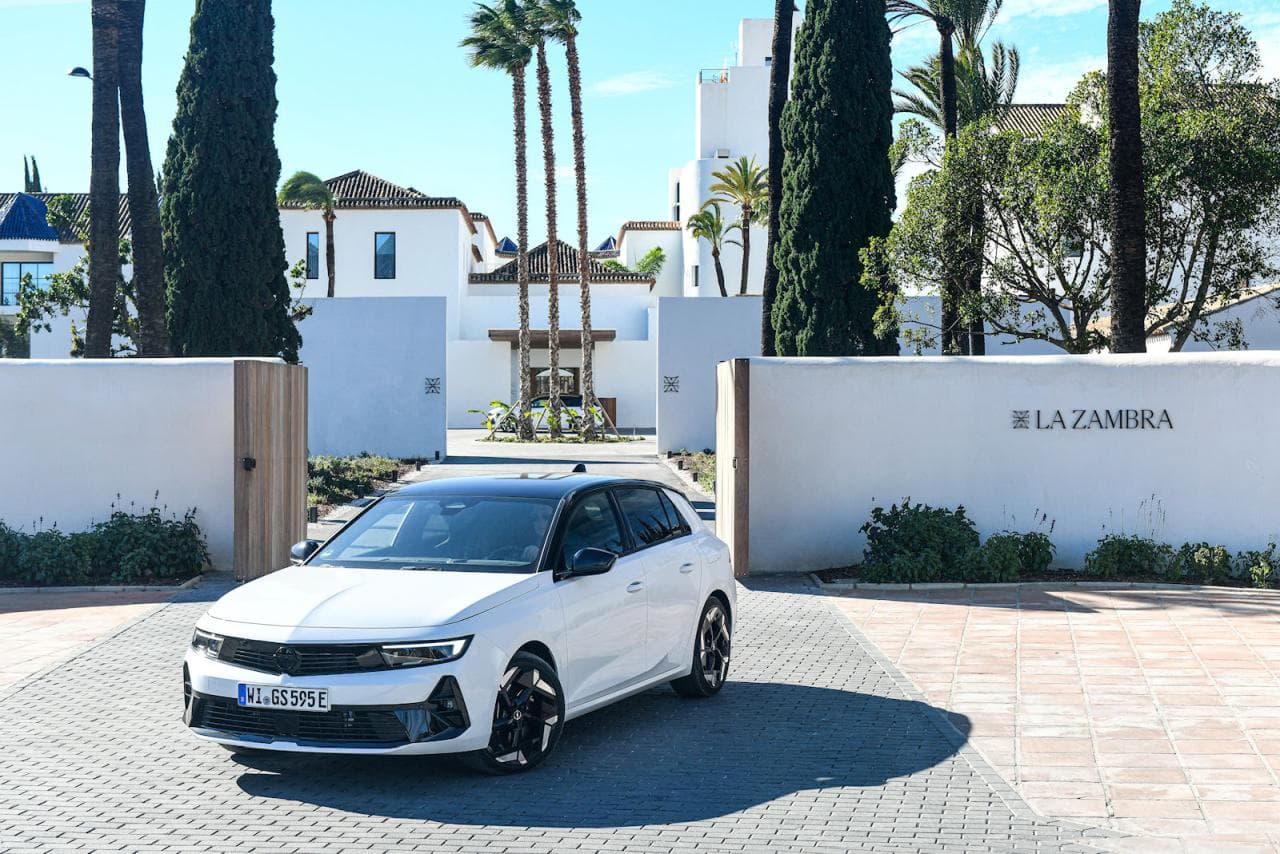 Cover Image for Opel Astra GSe: So fährt sich der leistungsstarke Plug-In-Hybrid