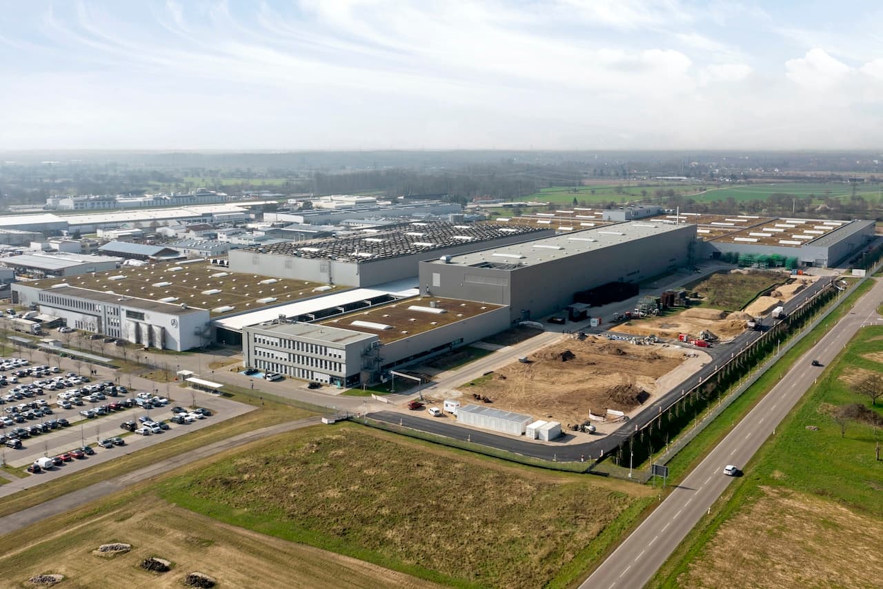 Cover Image for Mercedes-Benz legt Grundstein für deutsches Batterie-Recycling