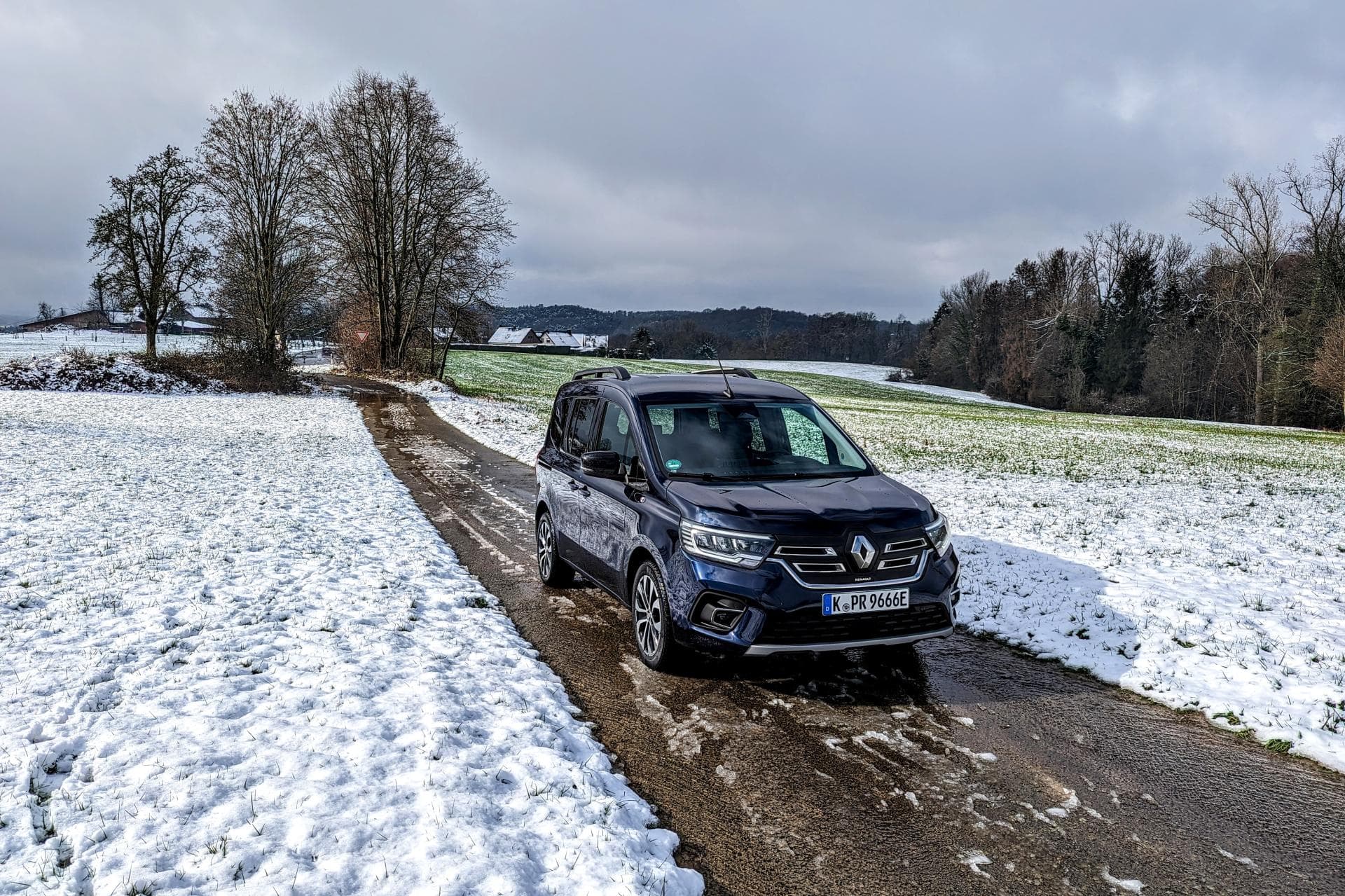 Cover Image for Simon Scherzer: Renault legt alle Details zum Kangoo E-Tech Electric offen