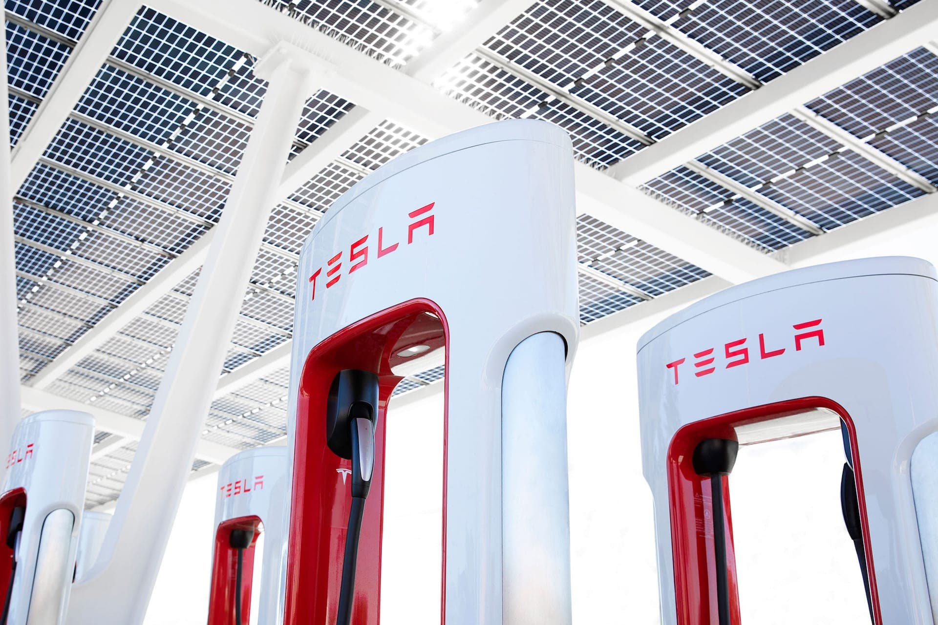 Tesla: Weltweit schon über 45.000 Supercharger in Betrieb