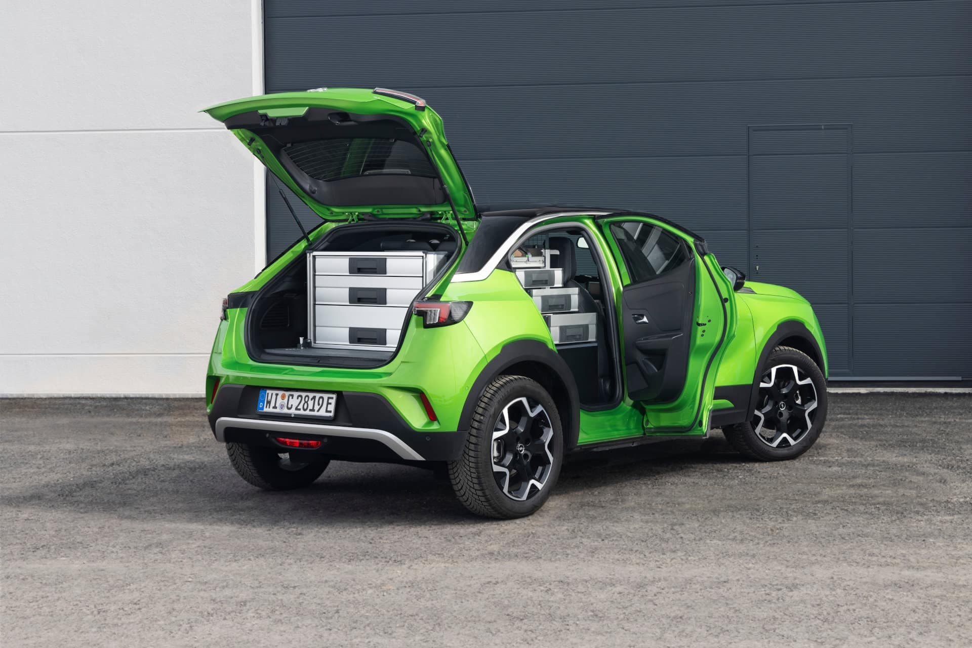 Cover Image for Opel Mokka Electric als fahrender Werkzeugkasten