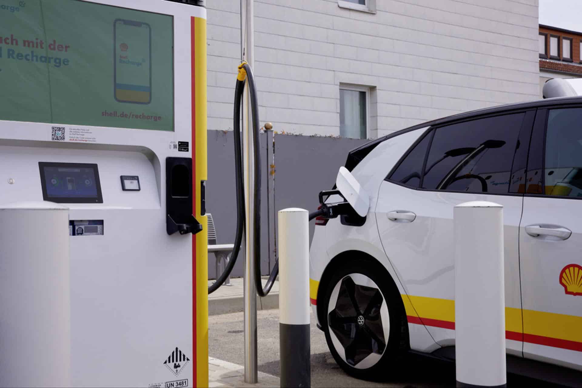 Cover Image for VW & Shell bringen HPC-Lader an abgelegene Orte