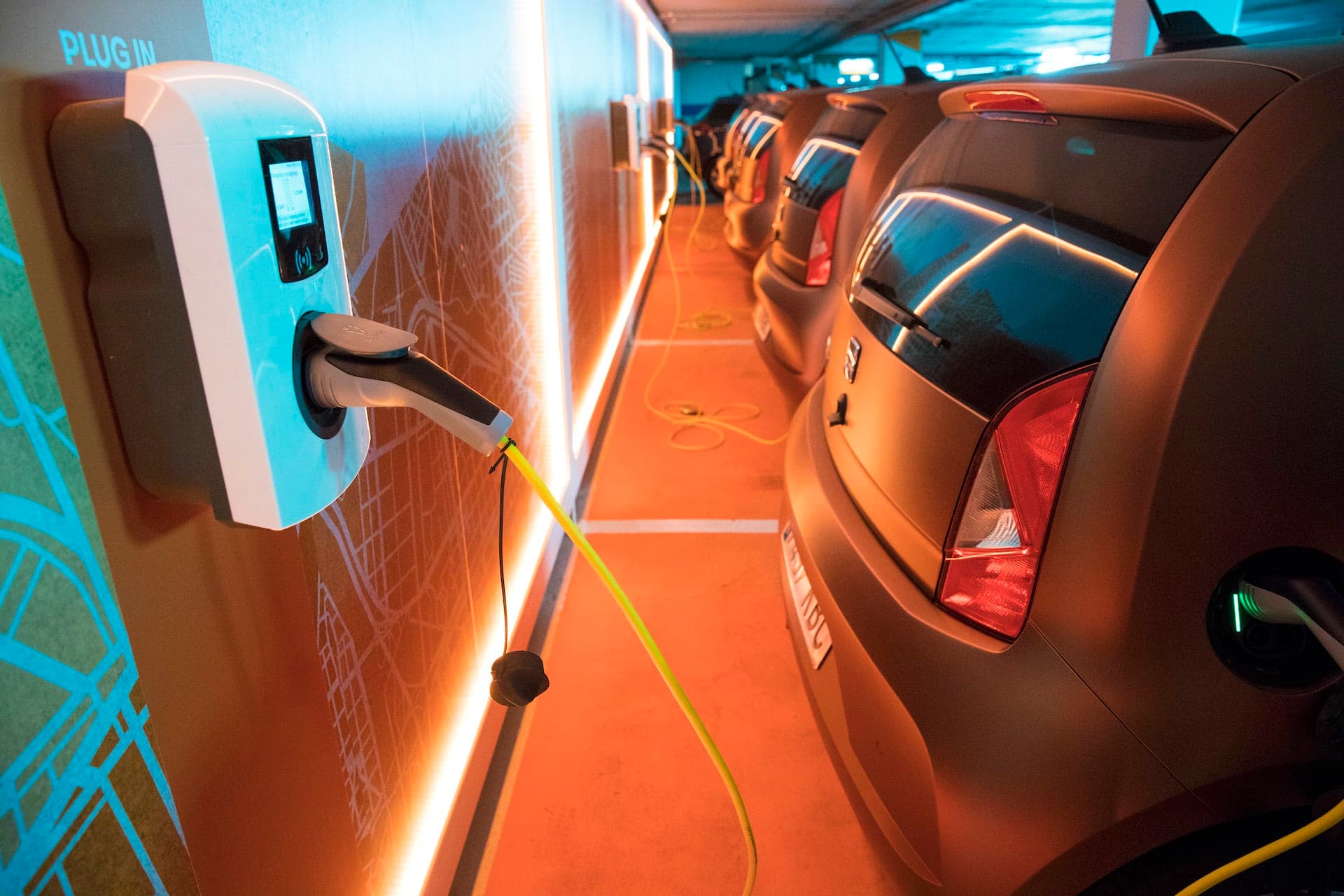 Cover Image for Das Ende von E-Autos im Fuhrpark? Staat streicht Gewerbekunden-Förderung