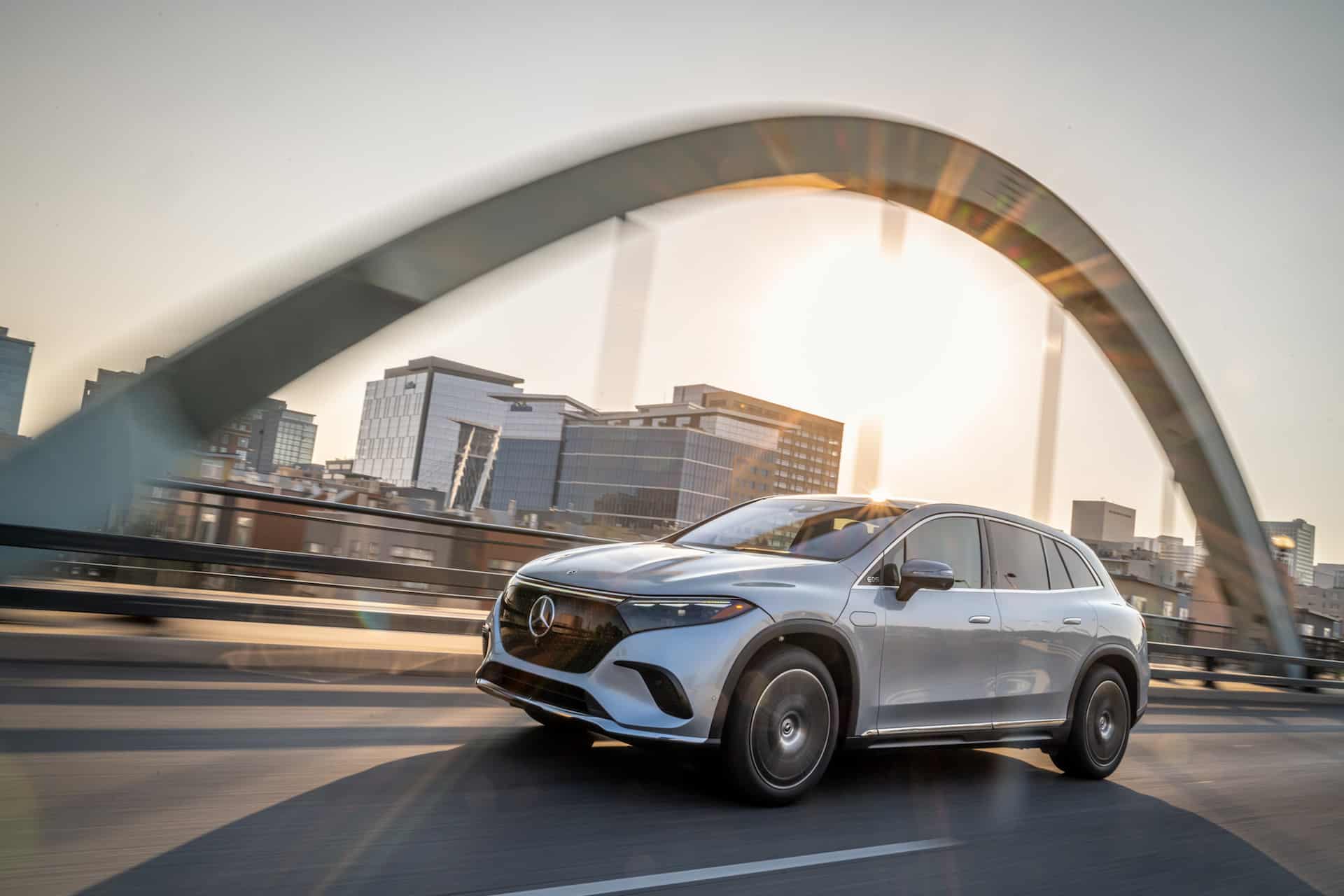 Cover Image for Kampfansage in den USA: Wie Mercedes die begehrteste E-Luxusmarke werden möchte