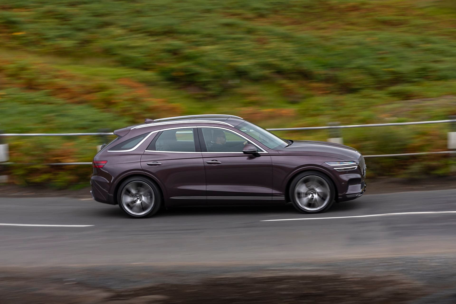 Cover Image for Dieses E-Auto hängt Mercedes EQE SUV und Audi Q8 im Test ab