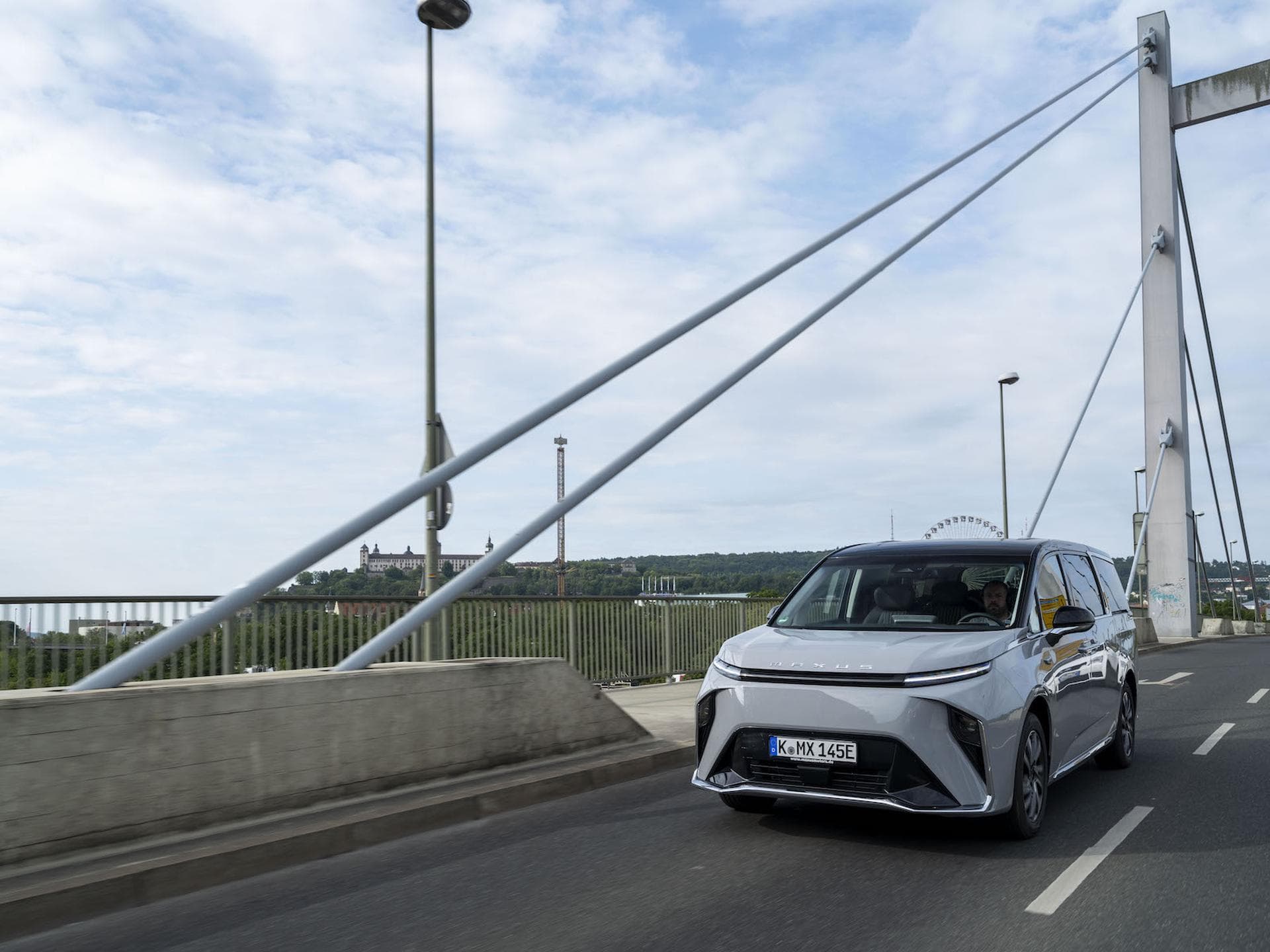 Cover Image for Maxus Mifa 9: Elektro-Van für die ganze Familie & mehr