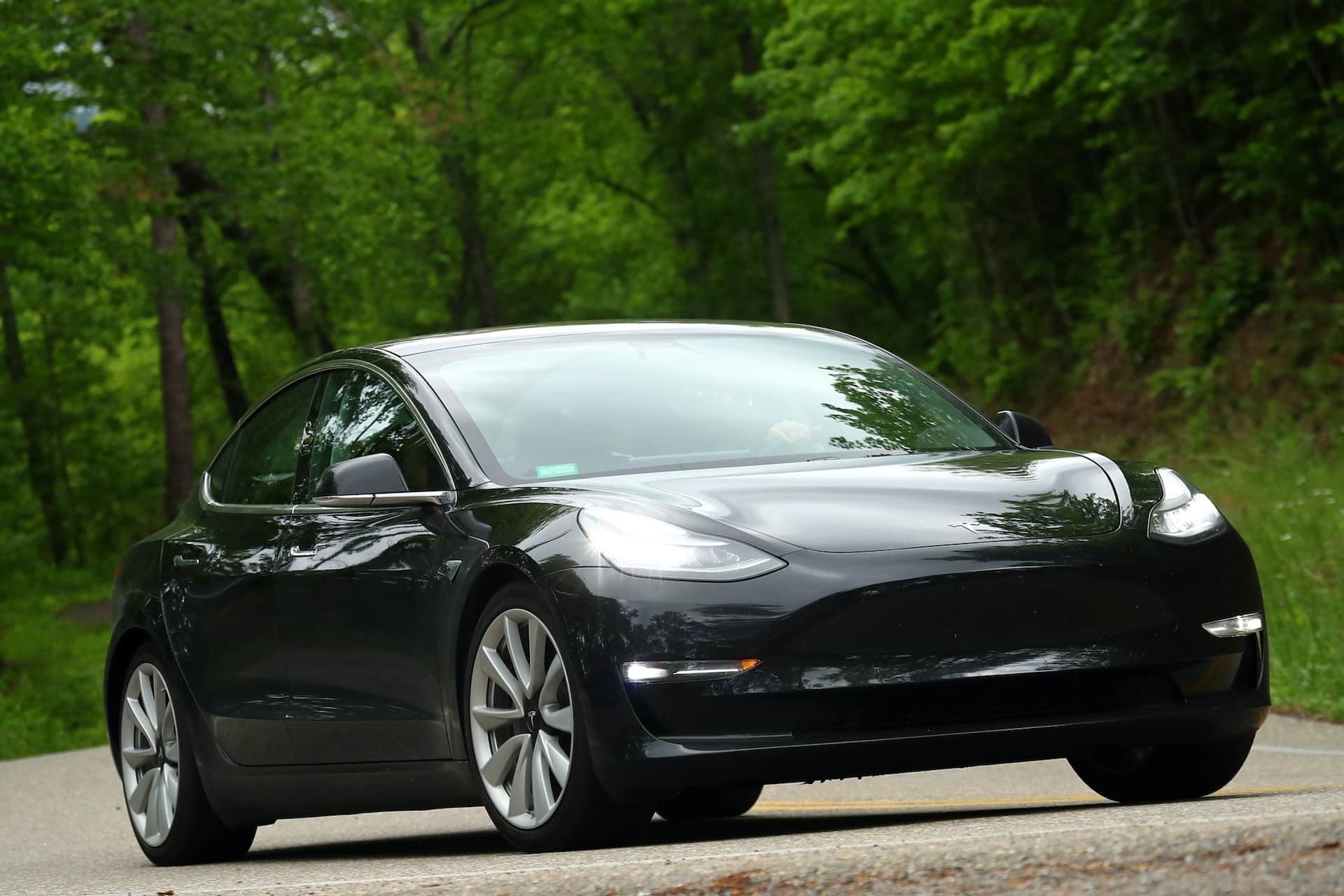 Cover Image for Großer Vergleichstest: Fünf sportliche E-Autos kämpfen um die Krone