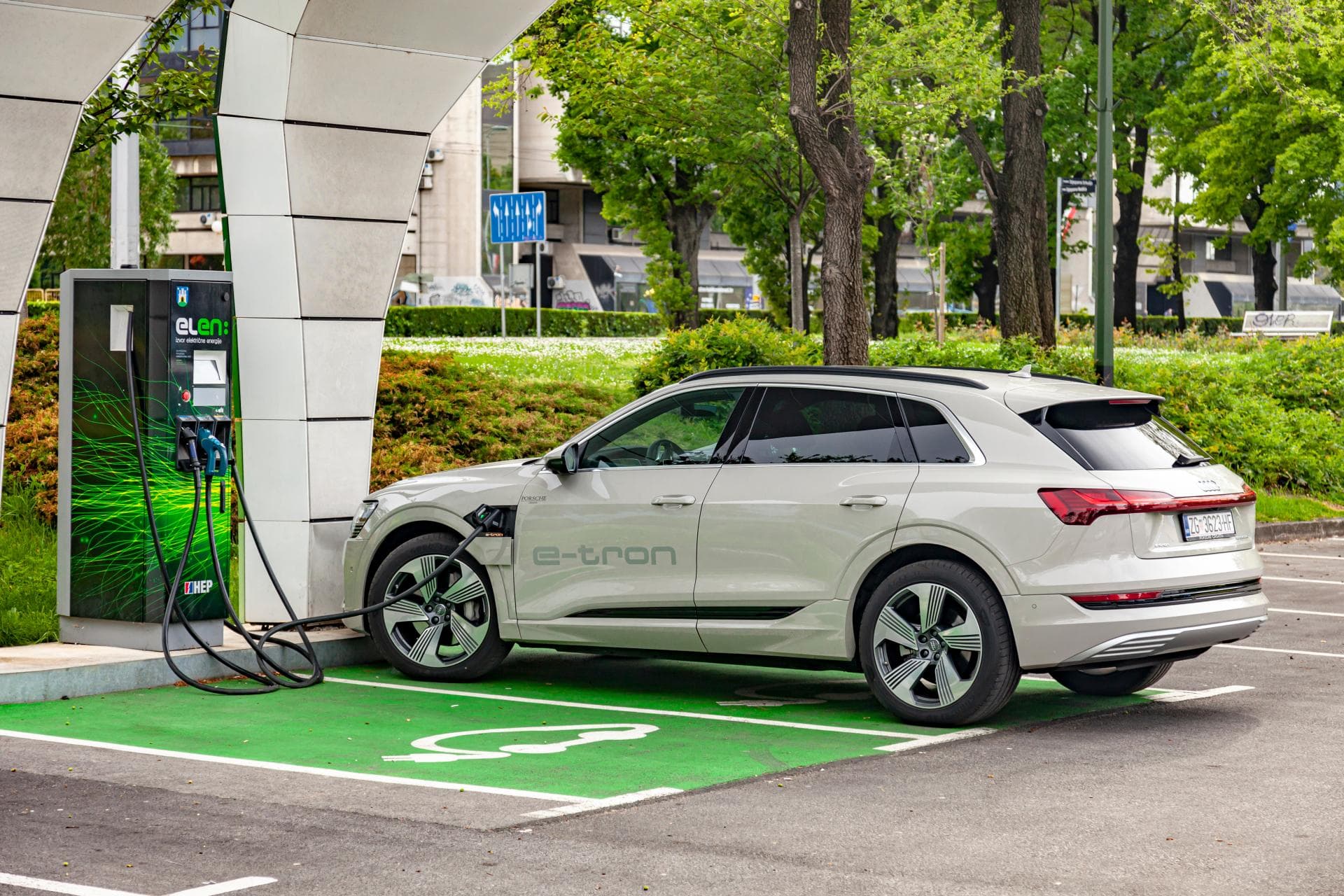 Cover Image for Europa: E-SUV setzen sich am Markt fest