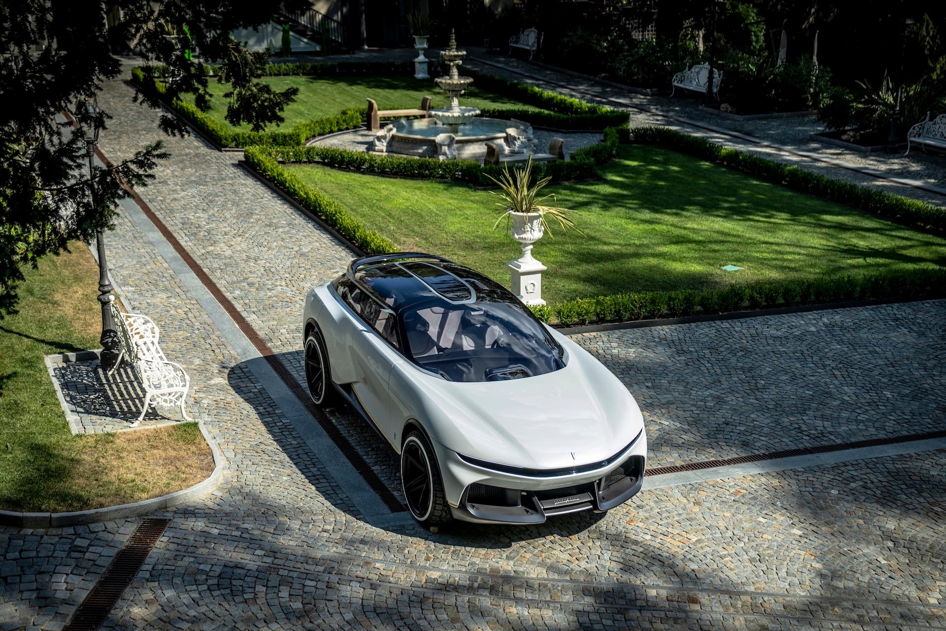 Cover Image for Pininfarina zeigt Elektro-Luxus-SUV Pura Vision