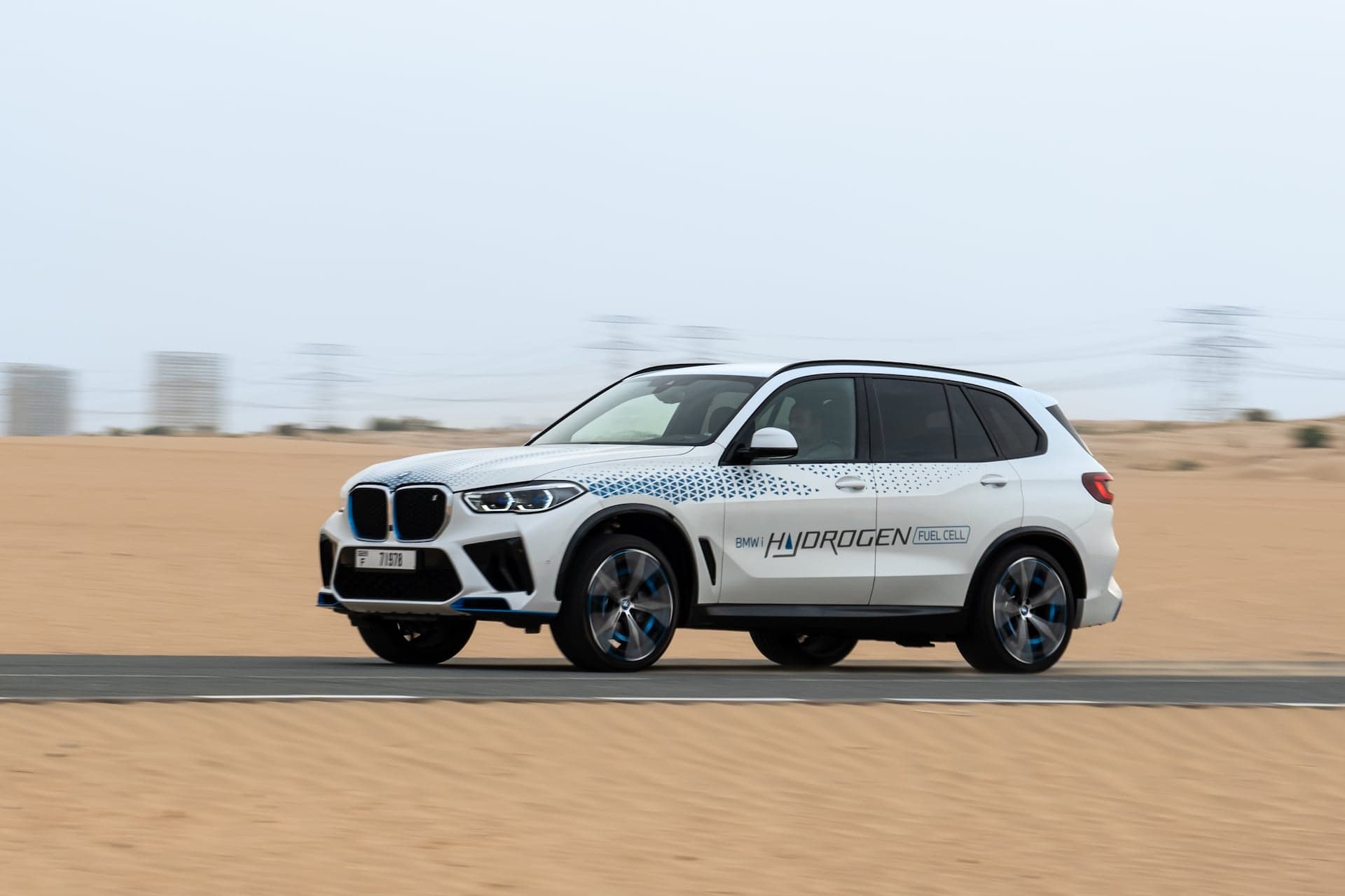 Cover Image for Wasserstoff-iX5 von BMW trotzt Hitze und Sand