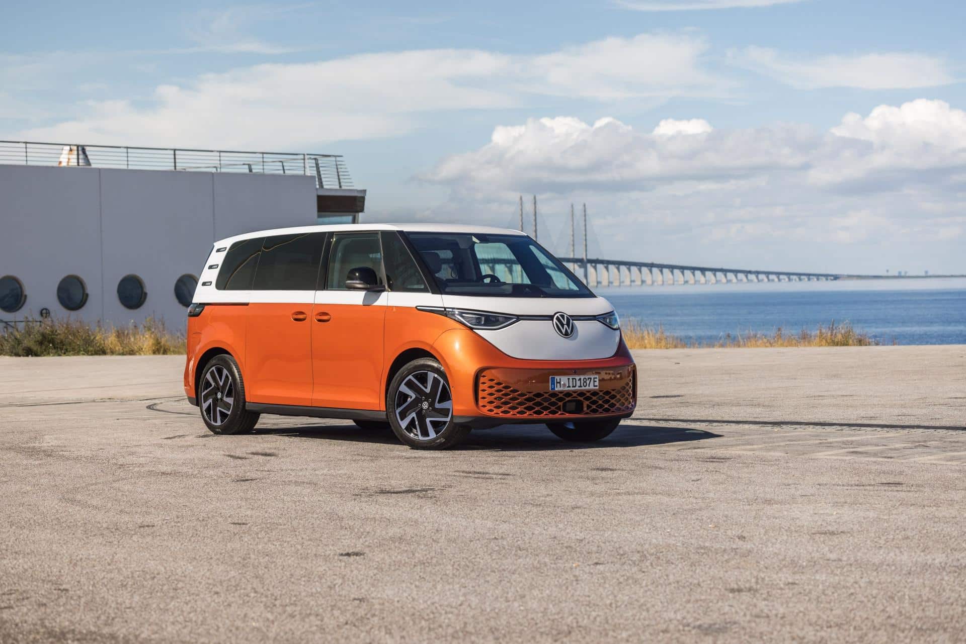 Cover Image for VW vs. Tesla: E-Auto-Riesen im Duell