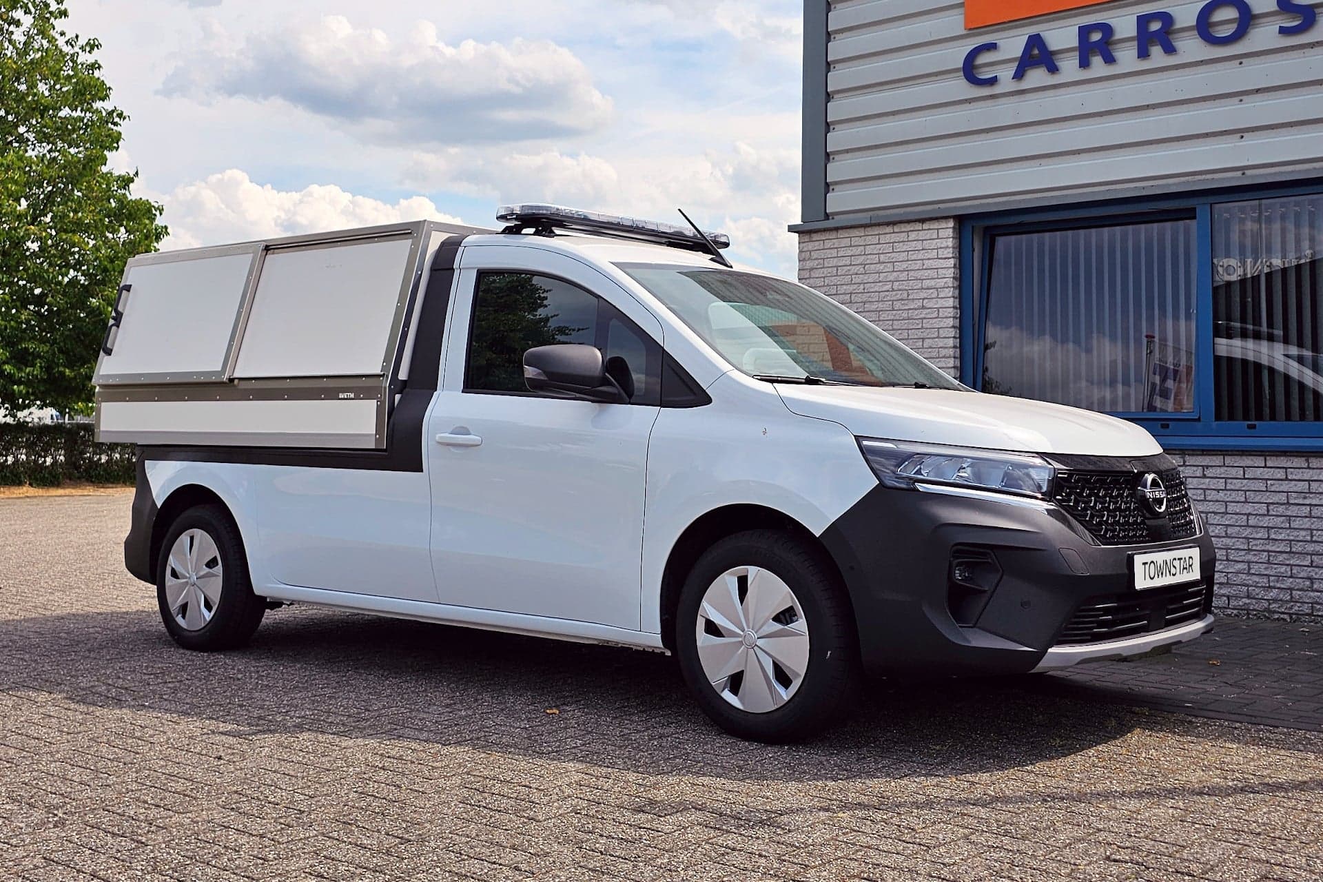Cover Image for Nissan Townstar EV mit Sammelbehälter, Pritsche oder Kipper erhältlich