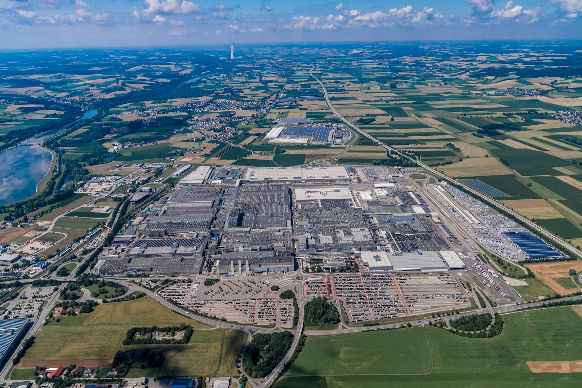 Cover Image for BMW-Werk-Dingolfing: 50 Jahre Geschichte geben Strom