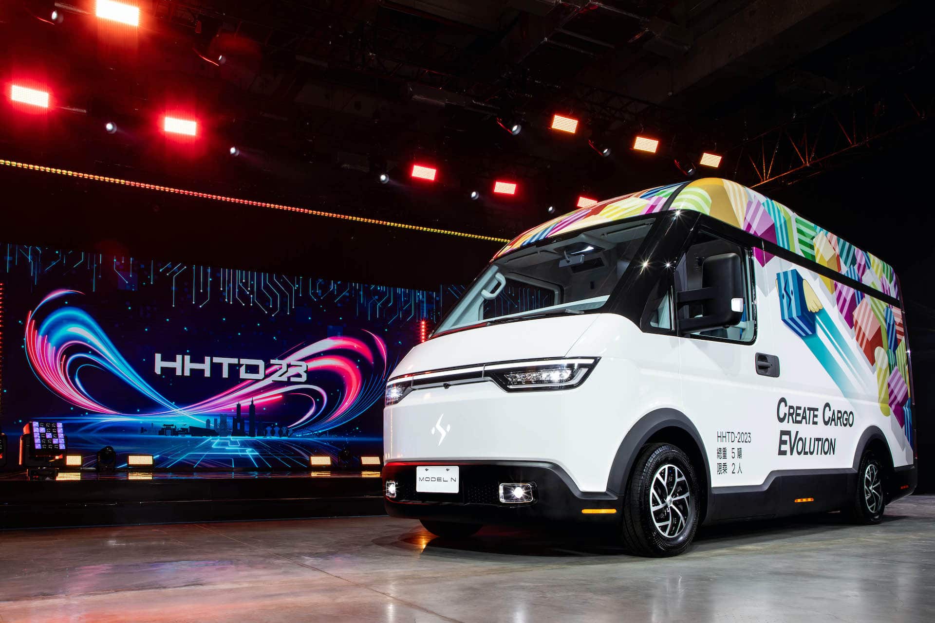 Foxconn zeigt neuen E-Transporter Model N