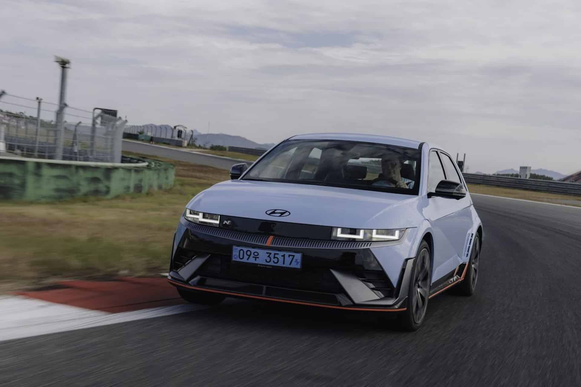 Cover Image for Hyundai Ioniq 5 N schlägt nächste Verbrenner-Ikone im Vergleichstest