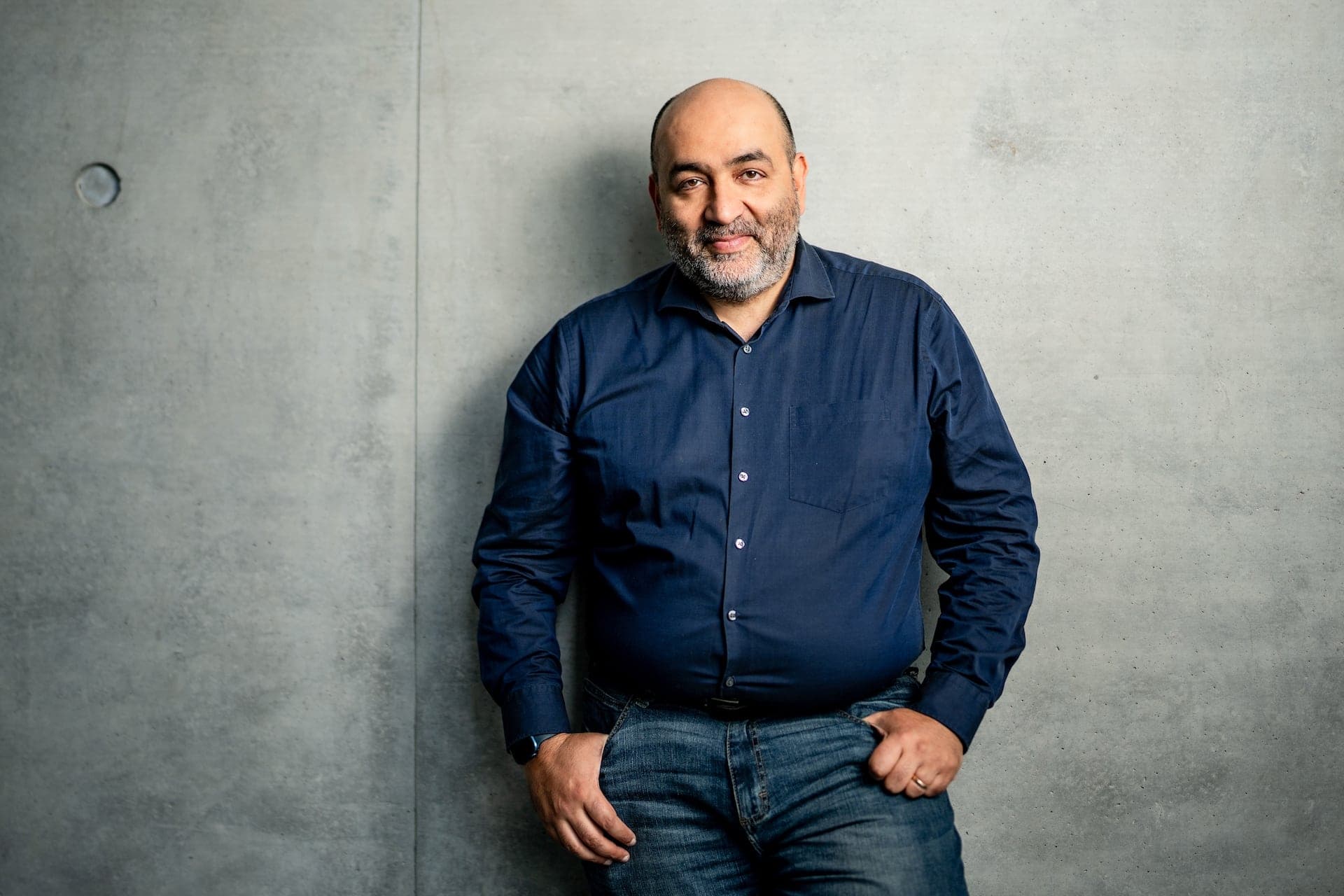 Cover Image for Grünen-Chef Omid Nouripour fordert mehr Steuervorteile für die E-Mobilität