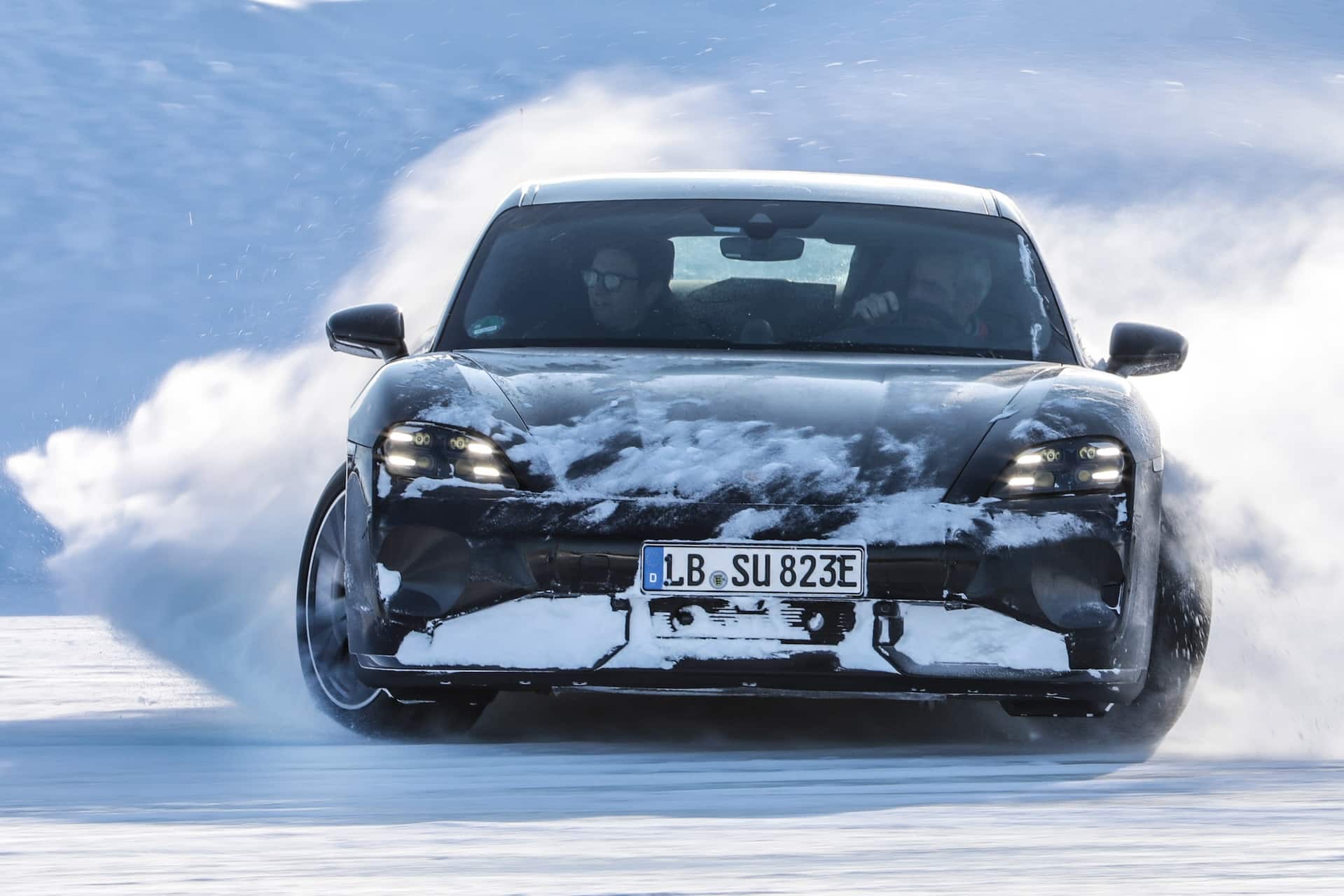 Cover Image for Neuer Porsche Taycan kommt „schneller, höher, weiter“