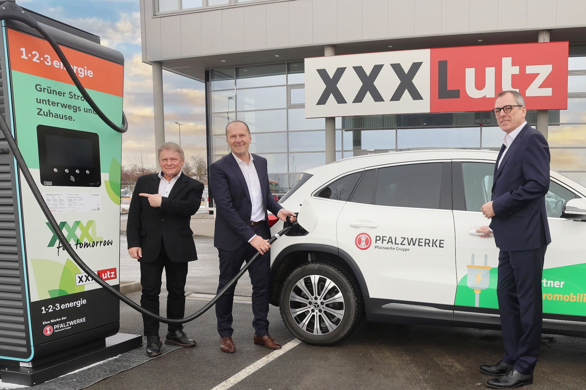 Cover Image for XXXLutz: 500 neue Ladepunkte mit bis zu 400 kW Ladeleistung