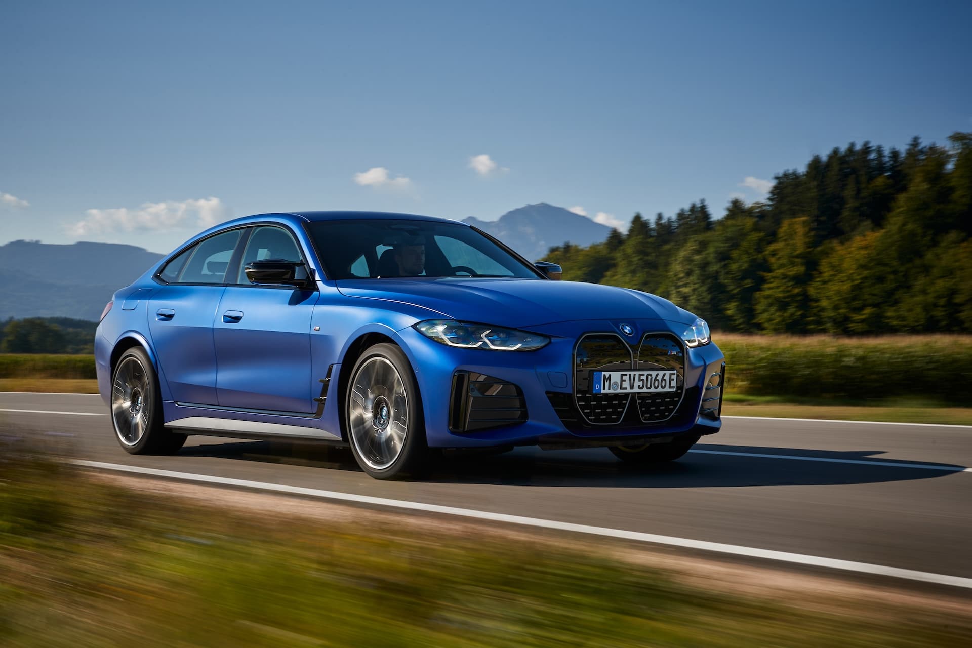 Cover Image for BMW i4 M50 gegen BYD Seal AWD: Überraschung im Vergleichstest