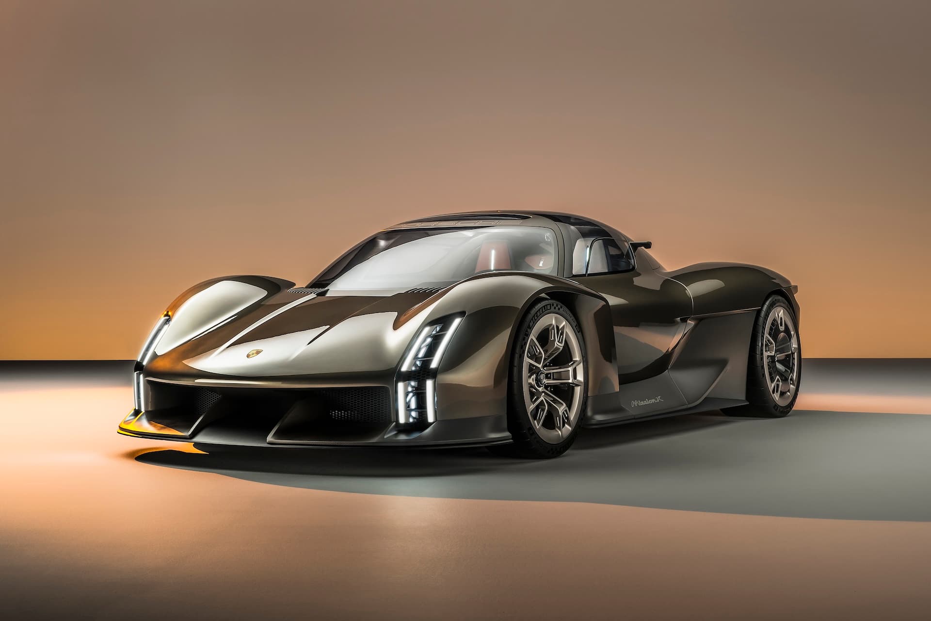 Cover Image for Porsche denkt über Serienversion des Elektro-Hypercars Mission X nach