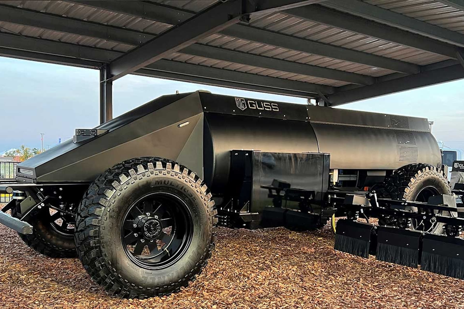 John Deere zeigt elektrisches, autonomes Spritzfahrzeug