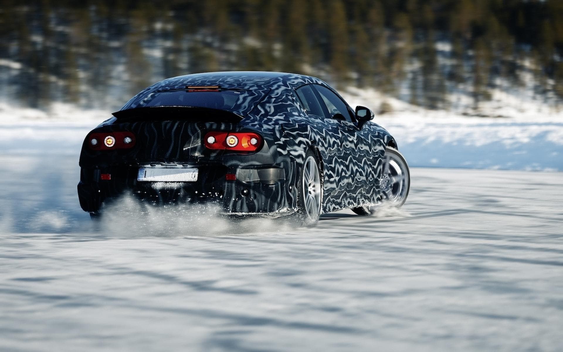 Cover Image for Mercedes plant Porsche Taycan-Jäger
