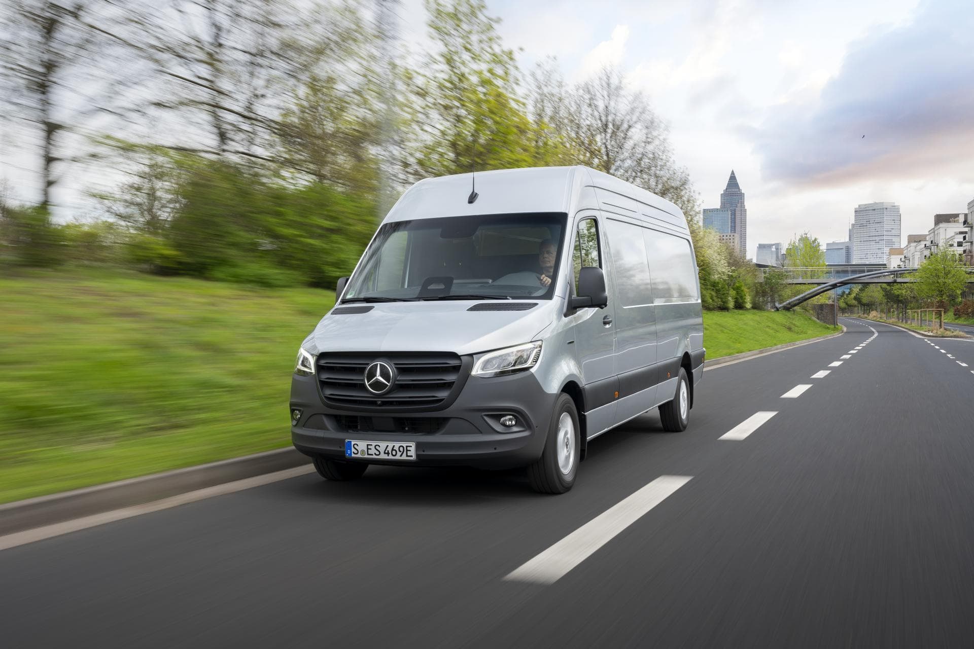 Cover Image for Aufgefrischter Mercedes eSprinter: Öko-Transport neu definiert