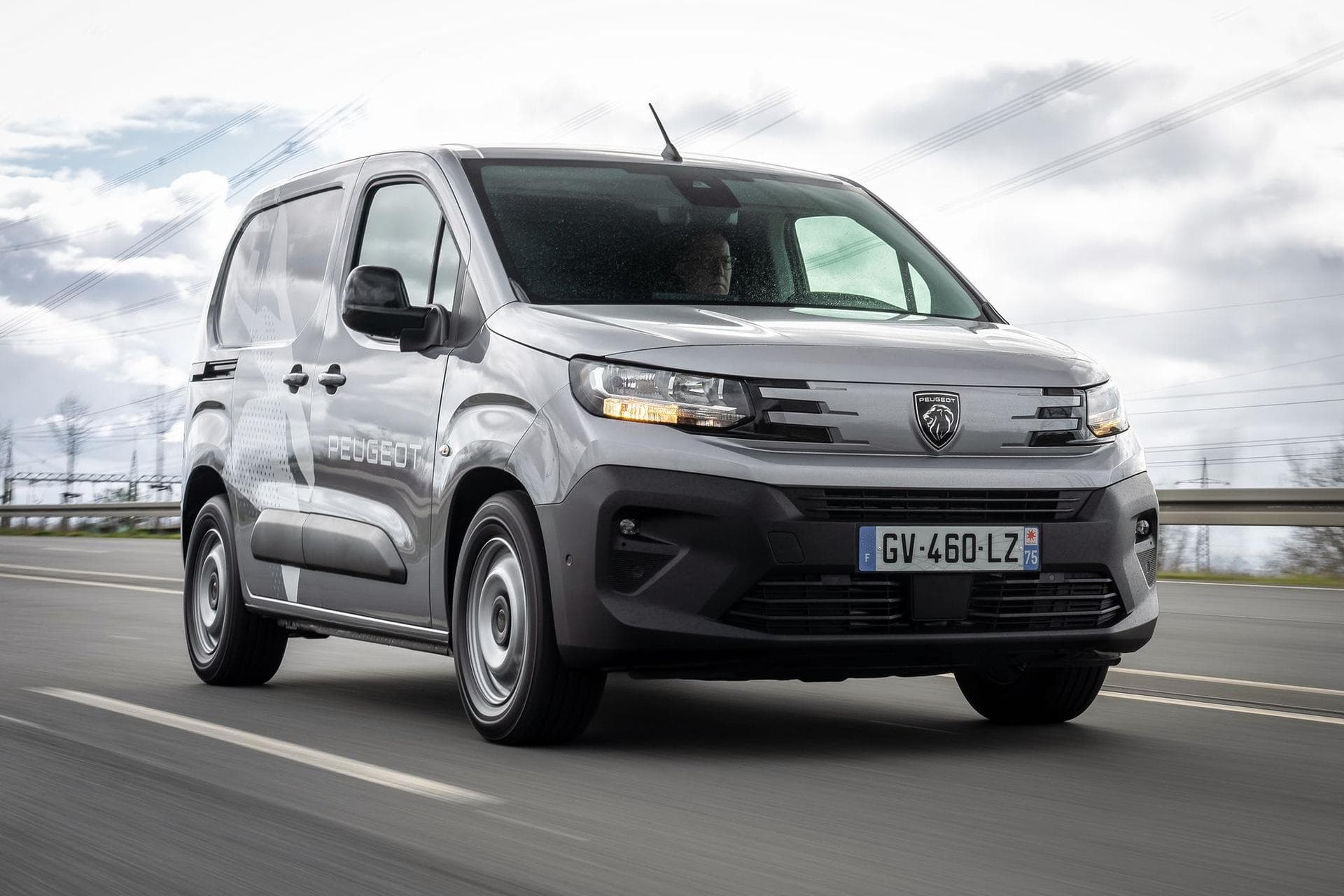 Cover Image for Peugeot E-Partner: Fahrbericht des E-Kastenwagens im Alltag