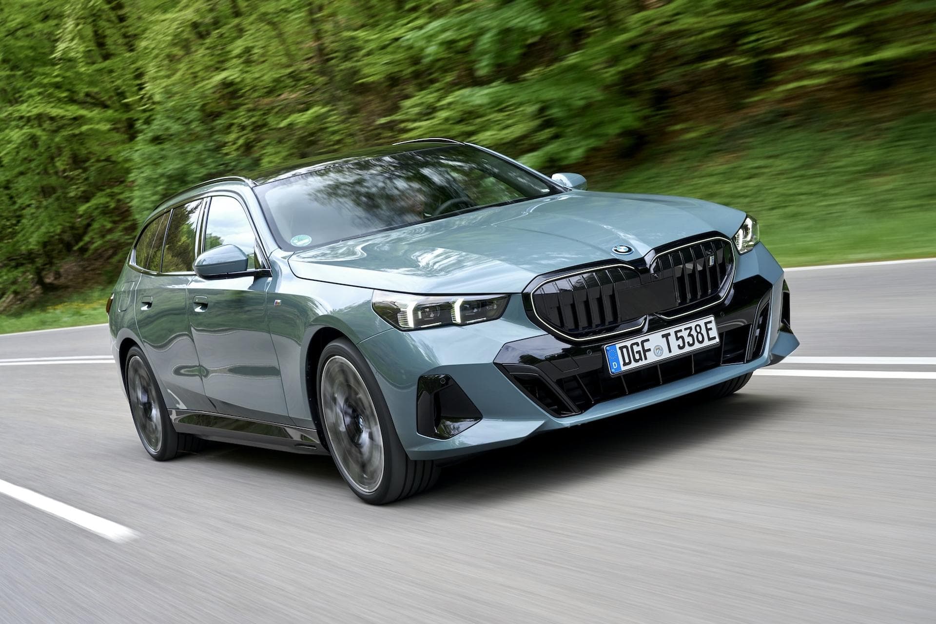 Cover Image for Fahrbericht: BMW i5 eDrive40 Touring – E-Kombi aus Bayern