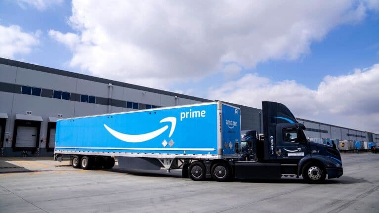 Cover Image for Amazon setzt auch im Schwerlastverkehr E-Lkw ein