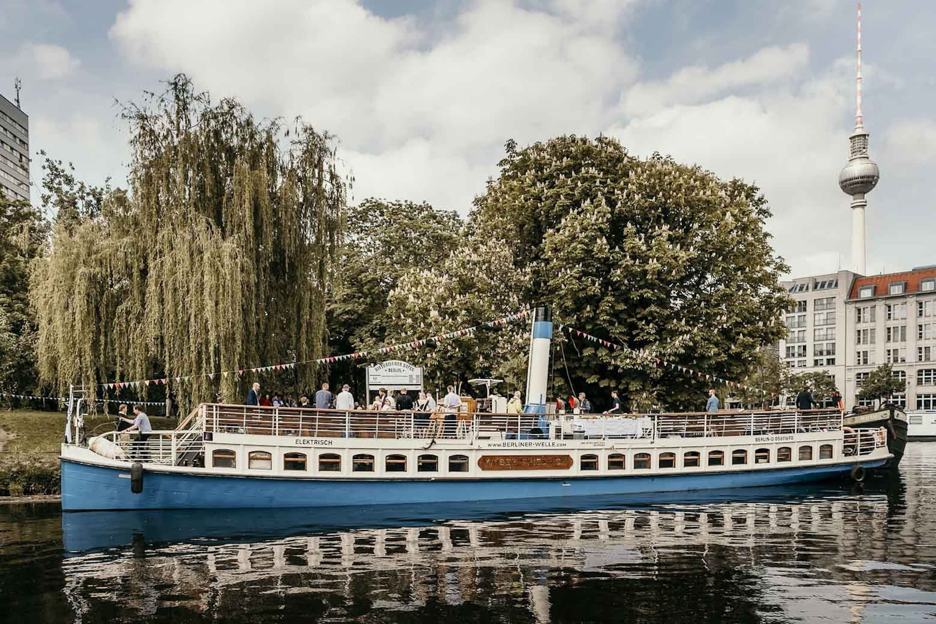 Cover Image for Berlins ältestes Fahrgastschiff „Kaiser Friedrich“ fährt jetzt elektrisch
