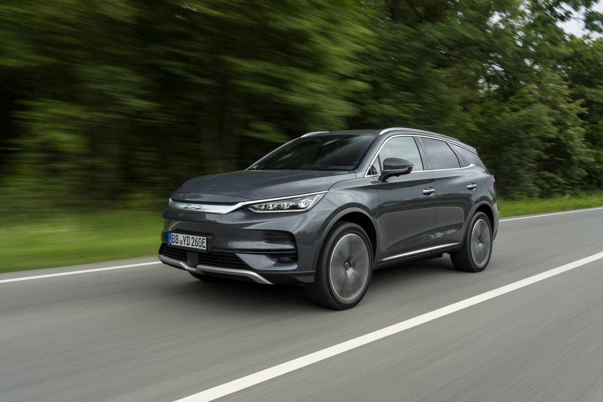 Cover Image for Der BYD Tang kommt nach Europa. Wir sind ihn gefahren