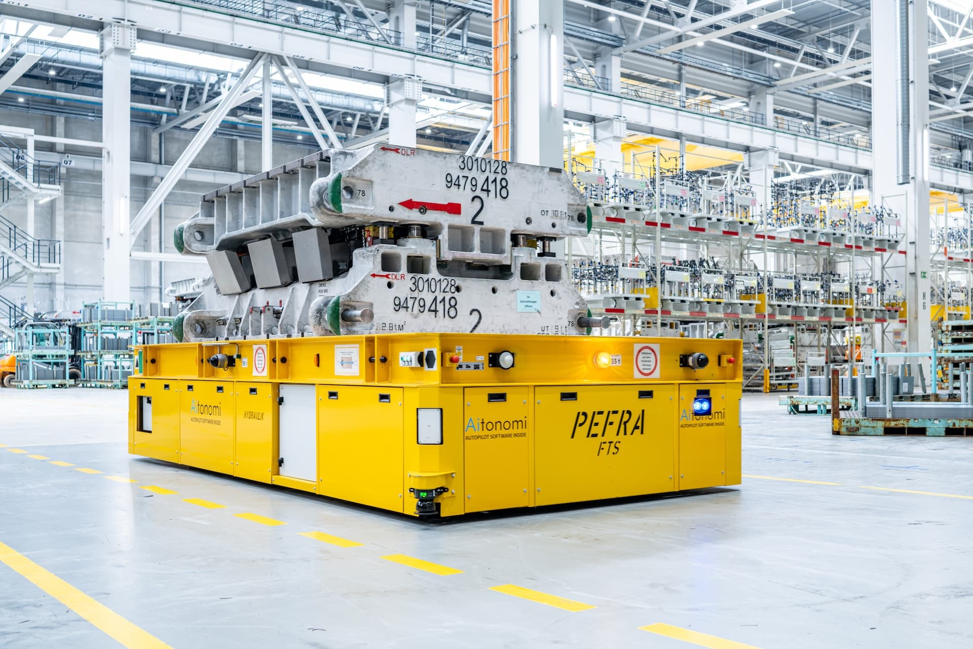 Cover Image for E-Transporter im Presswerk: Dieser „BMW“ fährt autonom