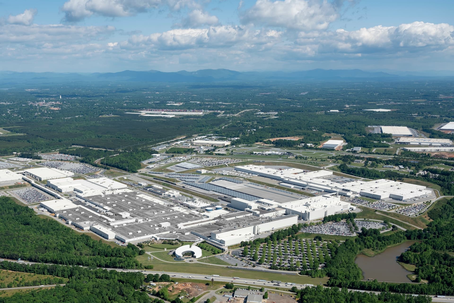 Cover Image for BMW baut Engagement für E-Autos in den USA weiter aus