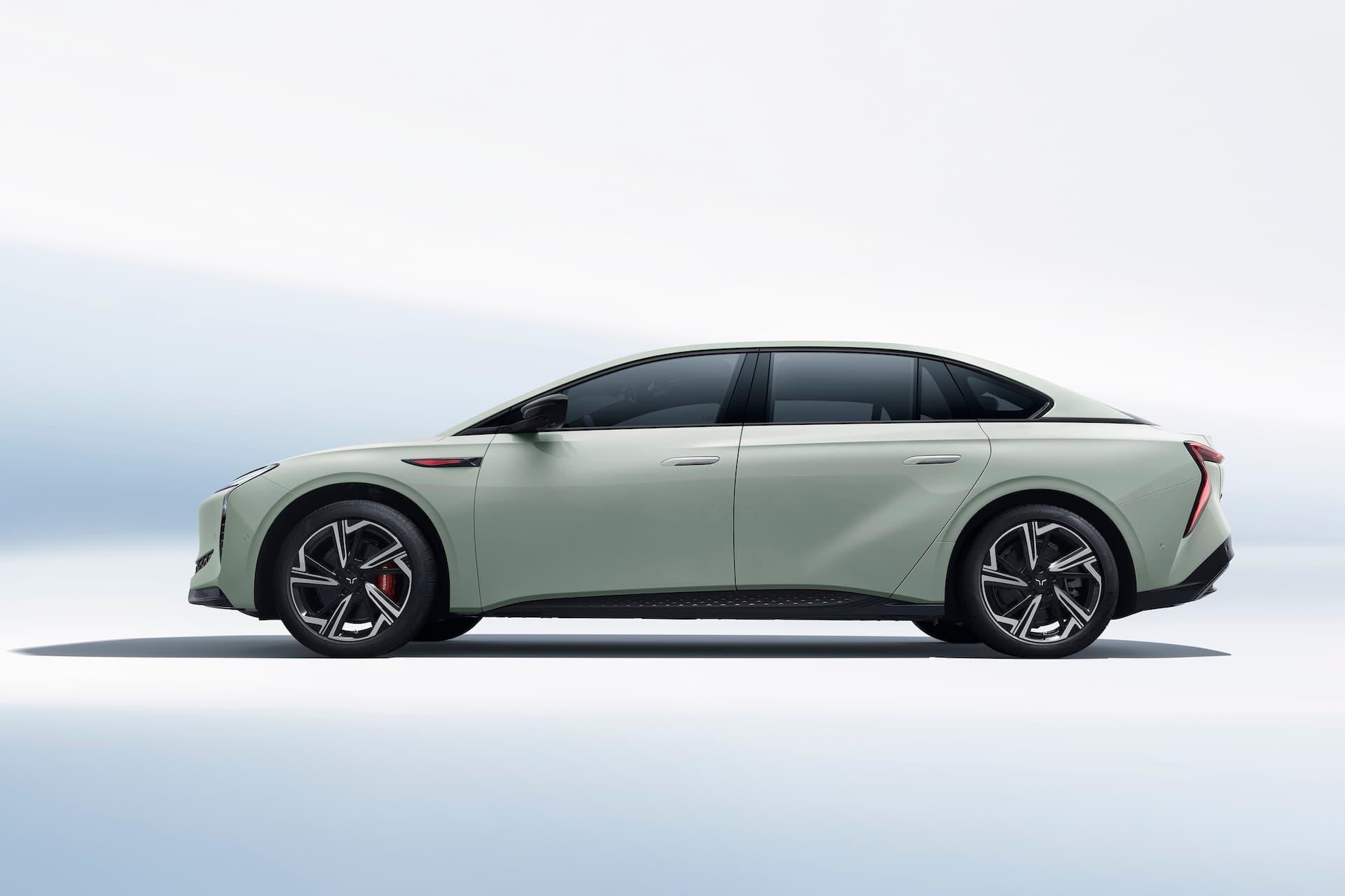 Cover Image for Hongqi EH7: Reichweitenstarke Limousine kommt noch dieses Jahr nach Europa