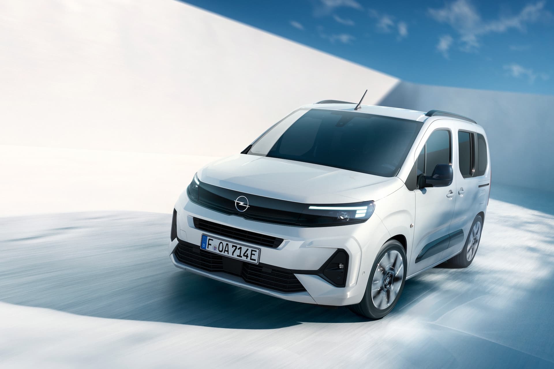 Cover Image for Hochdach-Kombi Opel Combo Electric ab sofort bestellbar