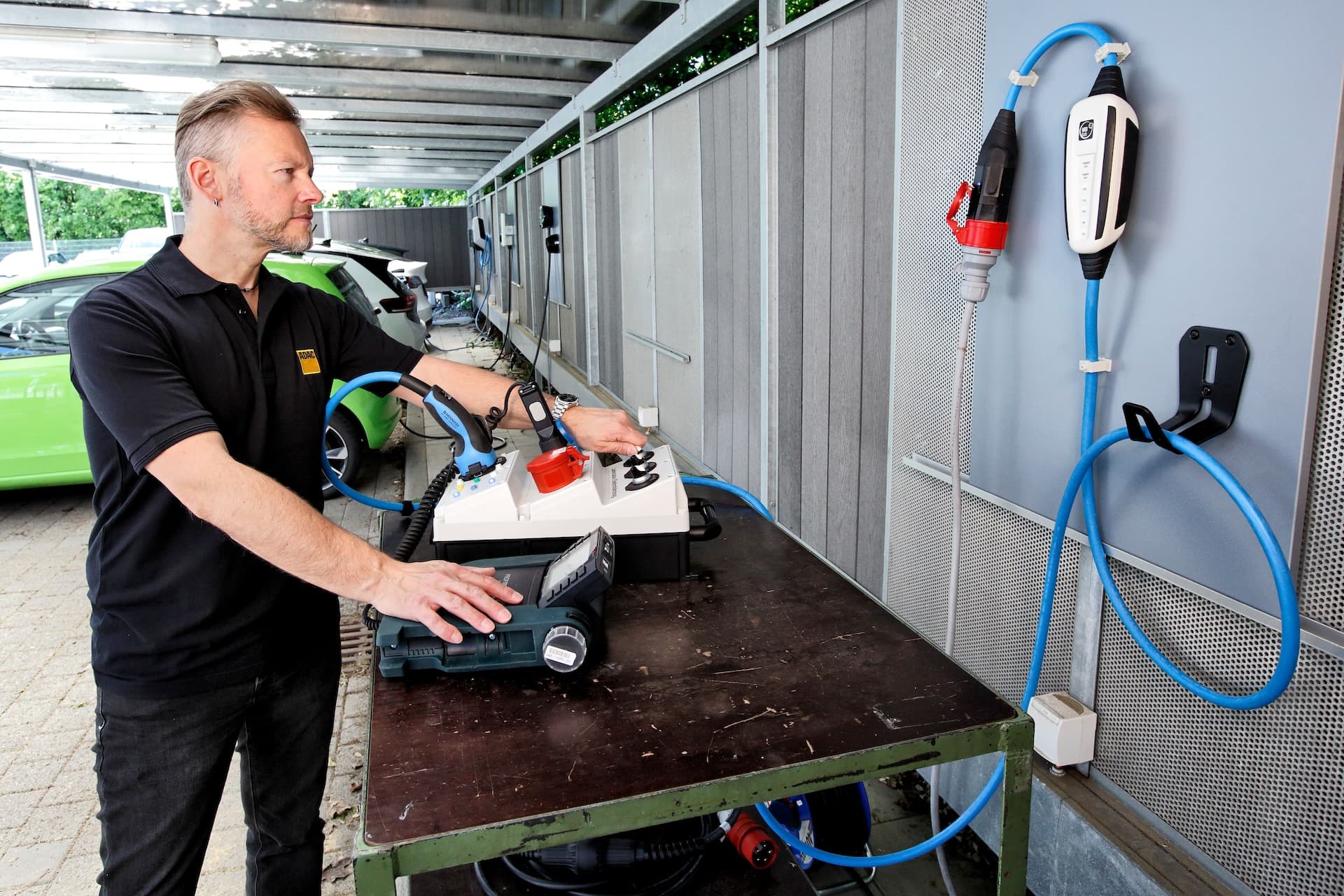 Cover Image for Mobile Wallboxen für E-Autos überzeugen im ADAC-Test