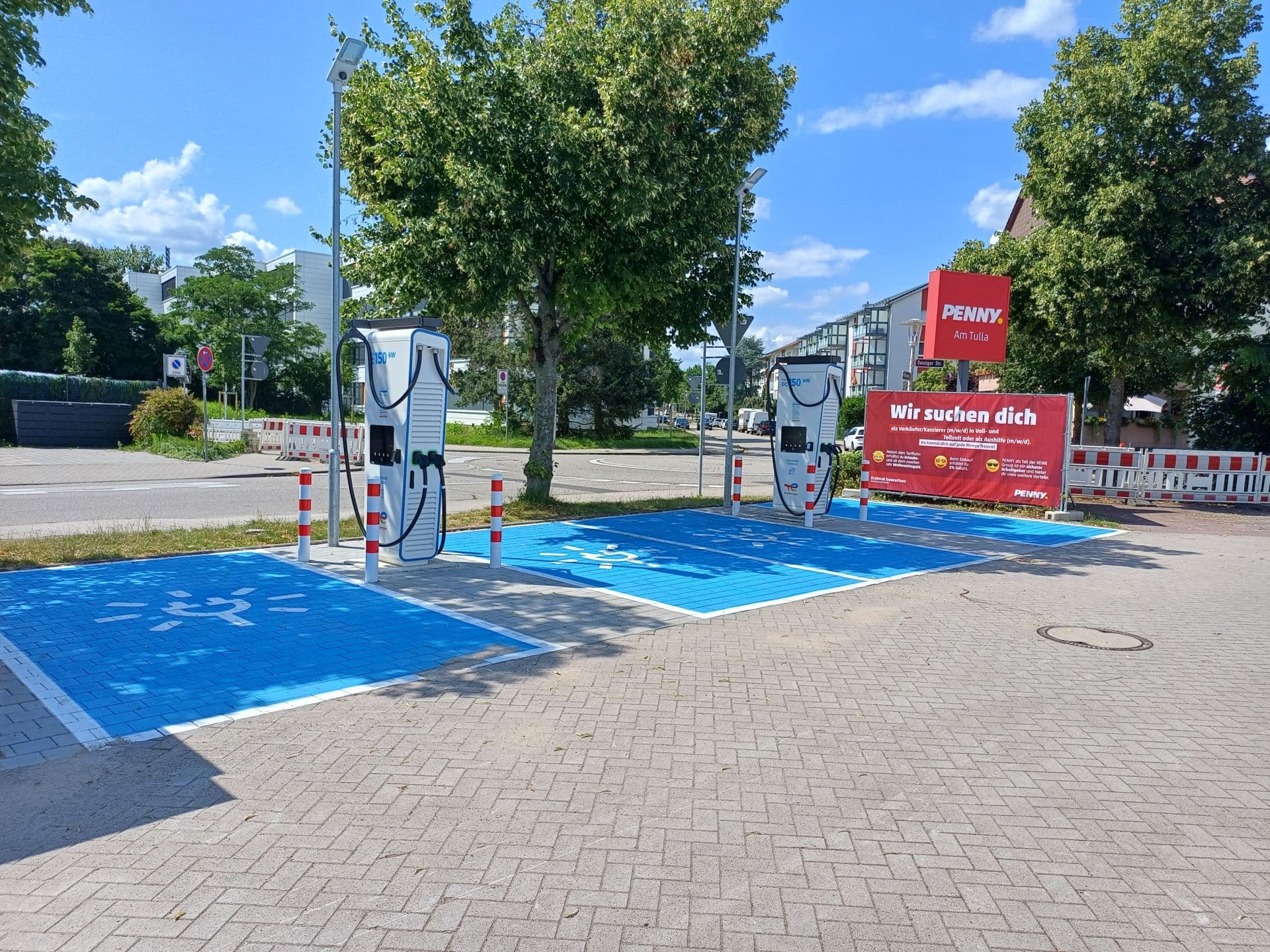 Cover Image for TotalEnergies und Rewe stärken Elektromobilität vor Ort