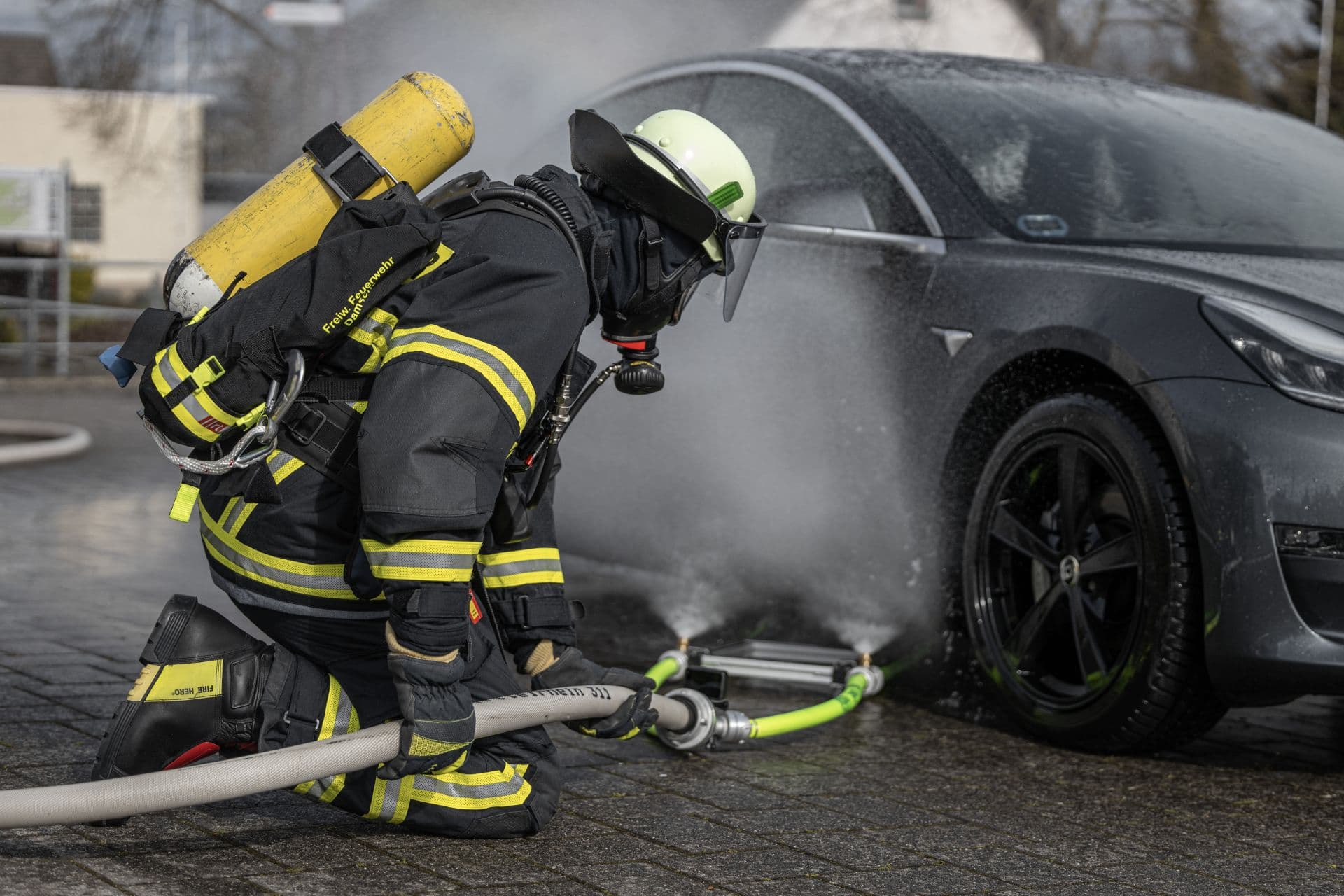Cover Image for Rescuvation: Safety Made Simple für Feuerwehren bei E-Autos