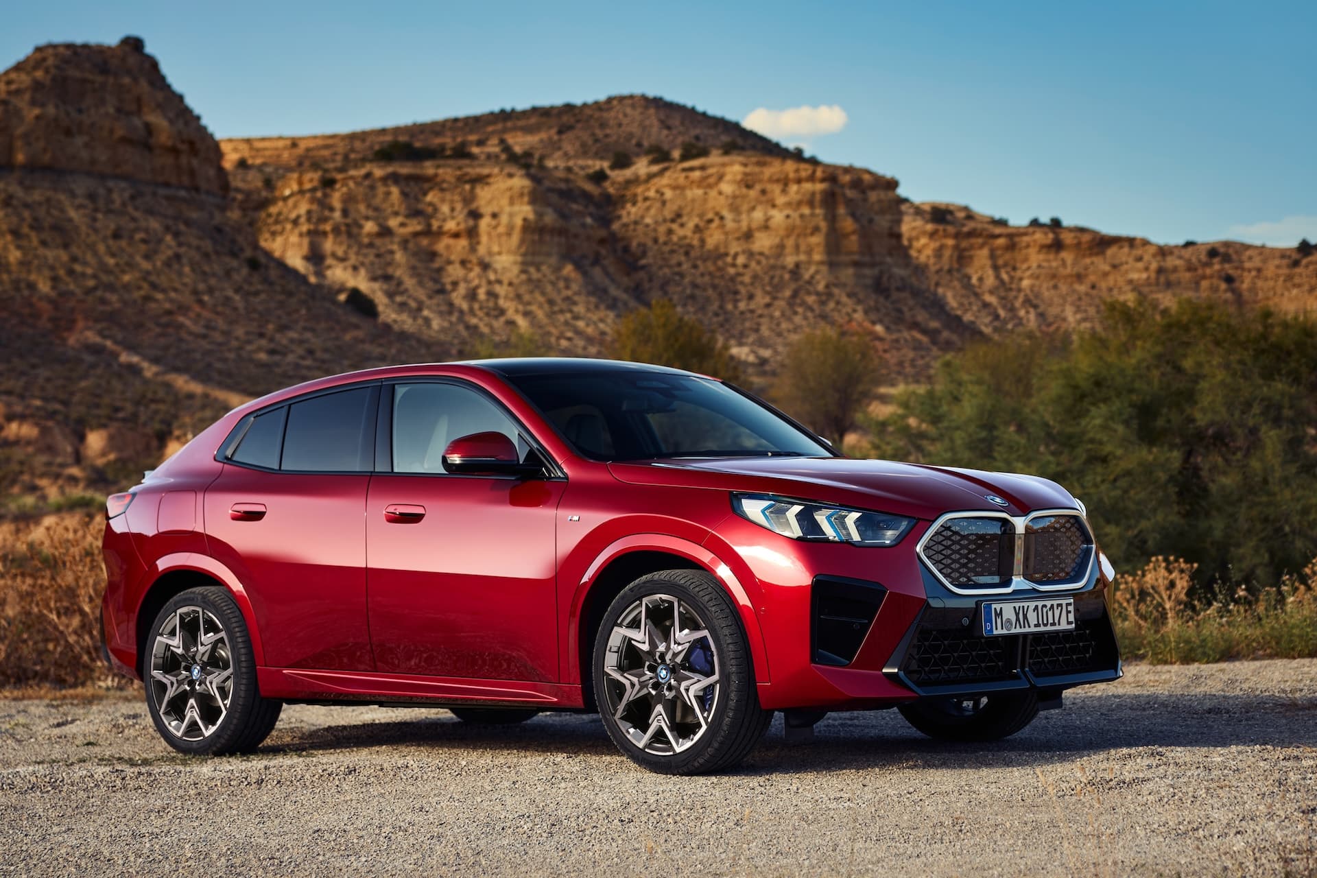 Cover Image for Vergleichstest: Neuer BMW iX2 gegen drei etablierte E-SUV