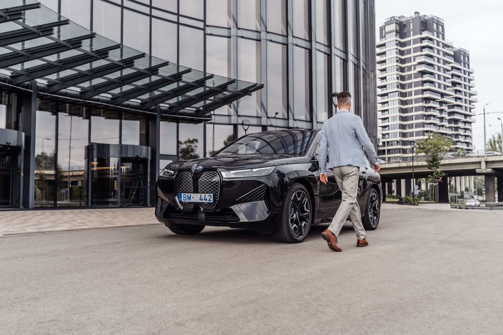 Cover Image for BMW überholt Tesla: Neuer Spitzenreiter in Europa