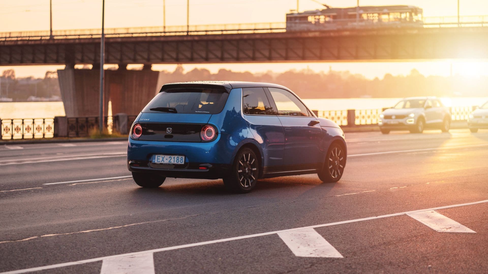 Cover Image for Welche E-Auto-Marken in Europa besonders gewachsen sind – und wer schrumpft