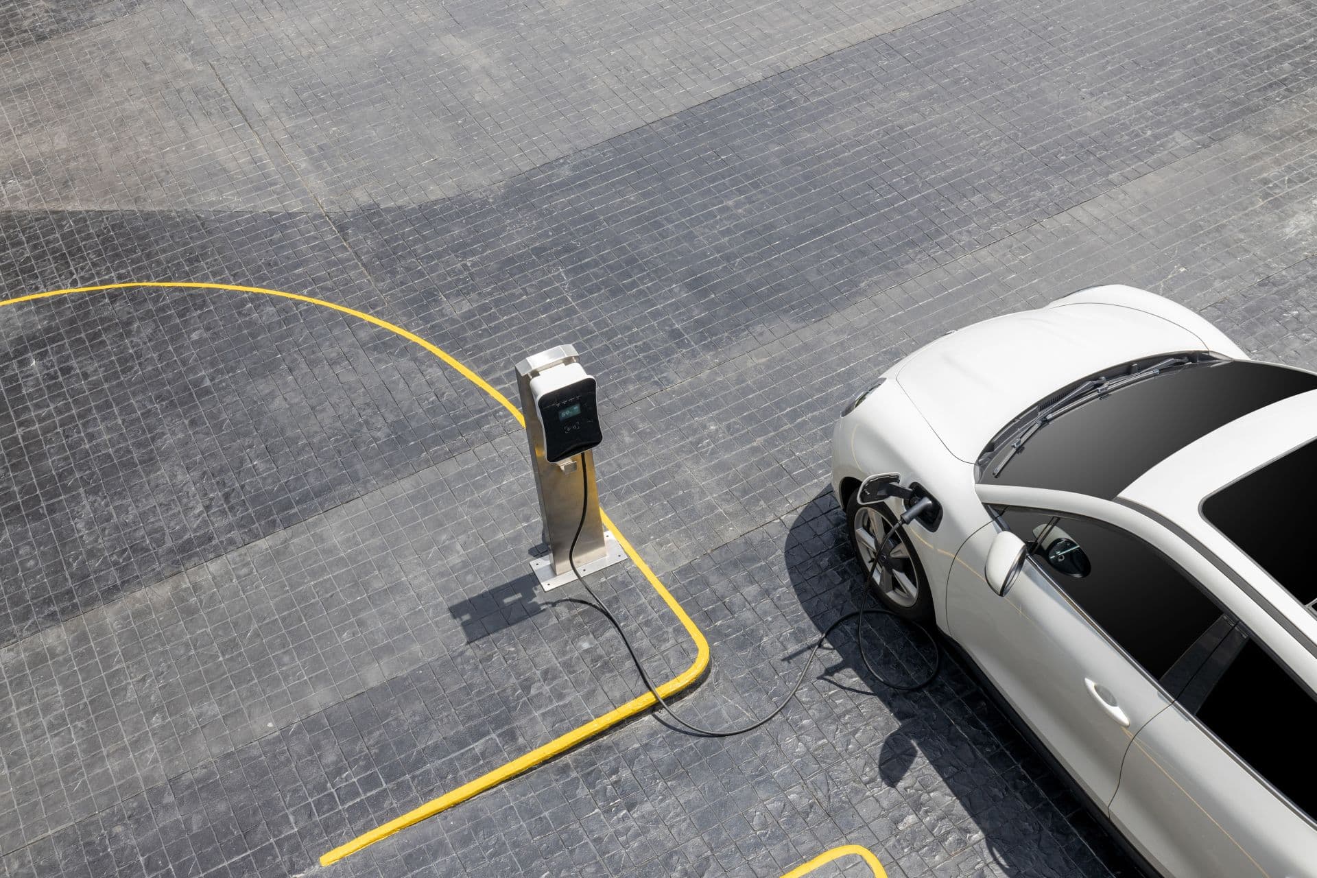 Cover Image for Geringe Nachfrage nach E-Autos bremst Ladestationen-Ausbau