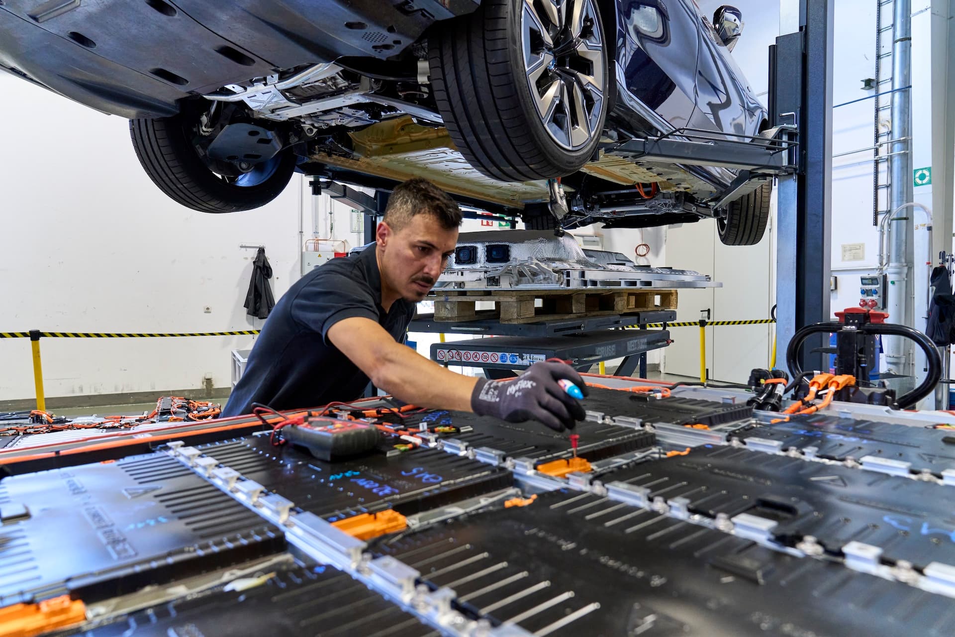 Cover Image for Elektroauto-Batterien altern langsamer als angenommen
