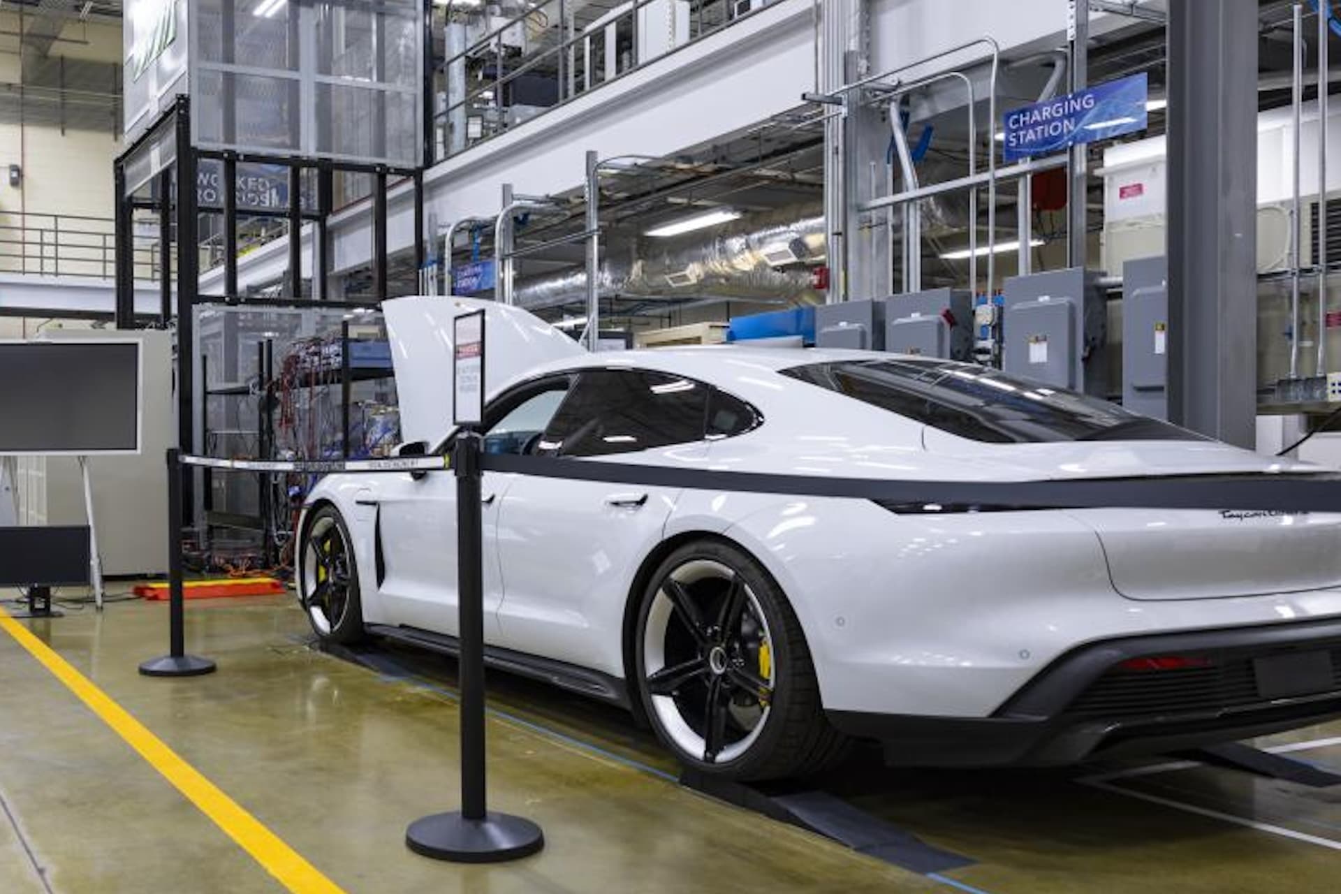 Cover Image for Wireless Charging für Elektroautos: Durchbruch mit 270 kW