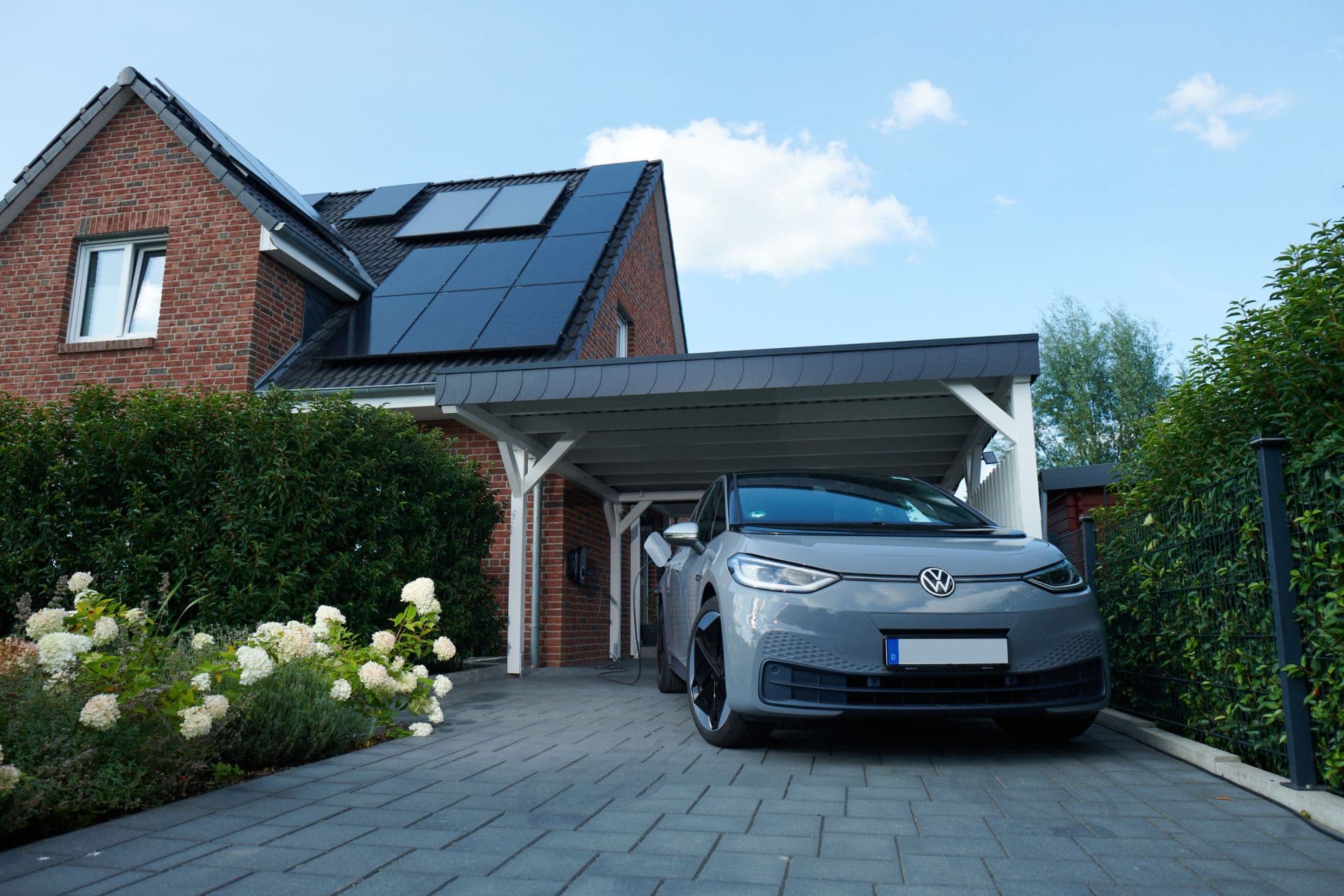 Cover Image for Eon bietet Komplettpaket für Solarladen zu Hause