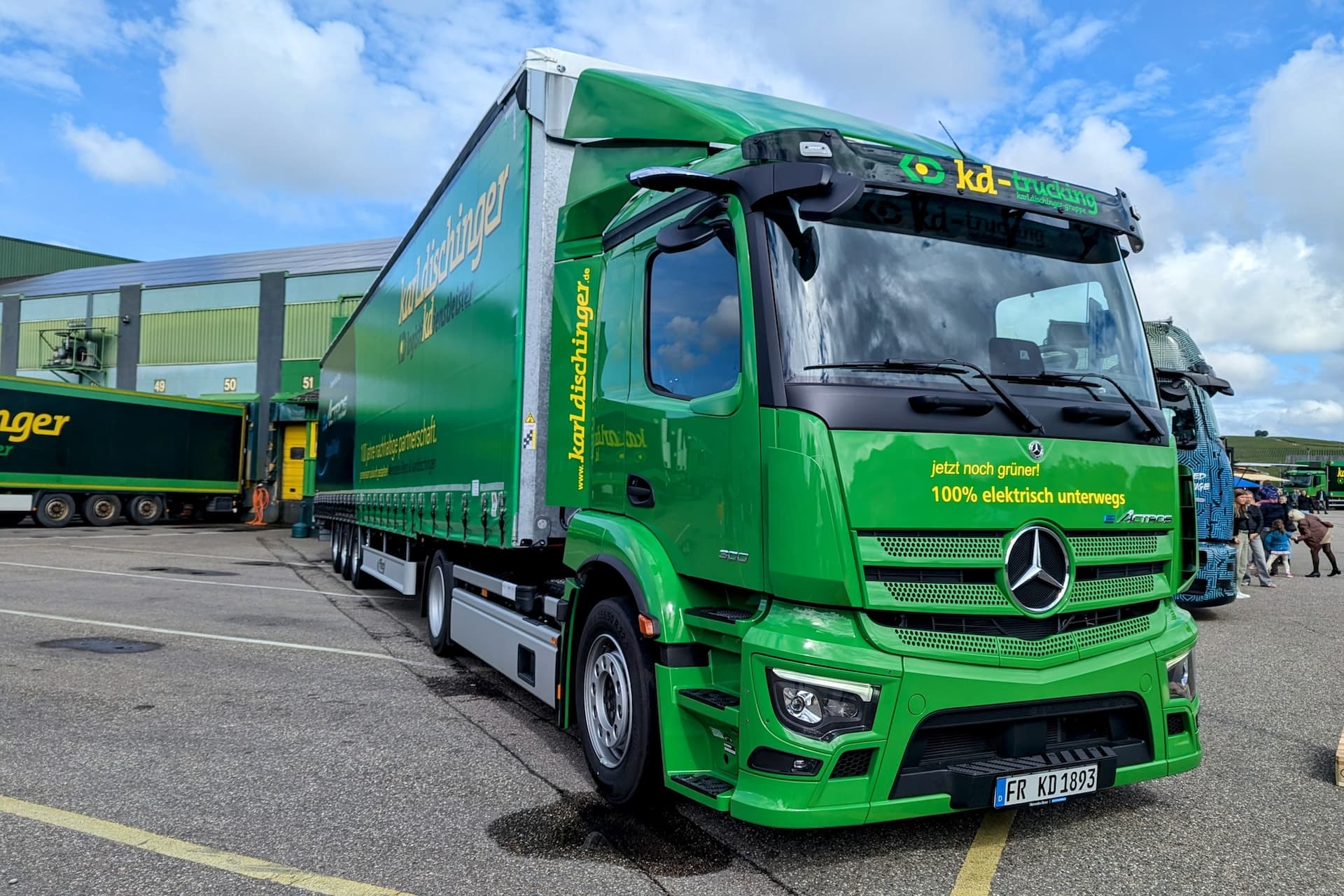 Freiburger Logistiker will 100 Elektro- und H2-Lkw einflotten