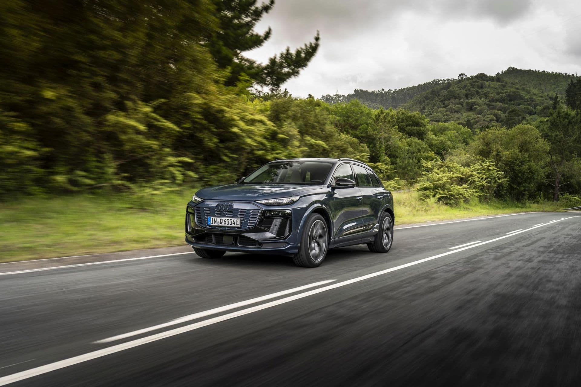 Cover Image for Lohnt sich der Aufpreis? Fahrbericht Audi SQ6 vs. Q6 e-tron