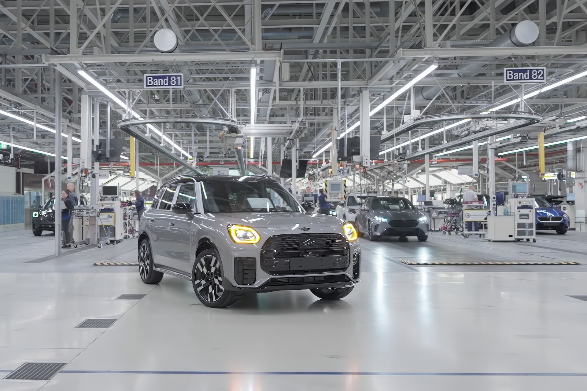 Cover Image for BMW lässt Neufahrzeuge automatisiert fahren