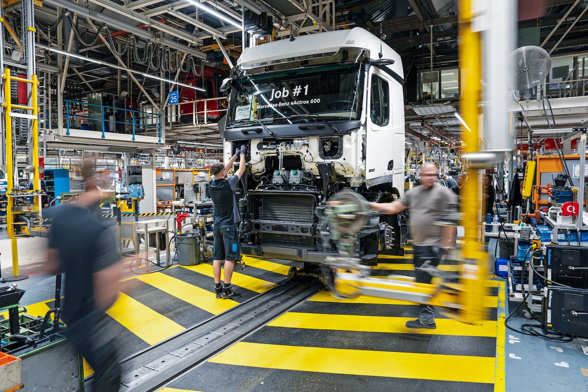 Cover Image for Daimler Truck will bis 2030 etwa 5000 Stellen abbauen